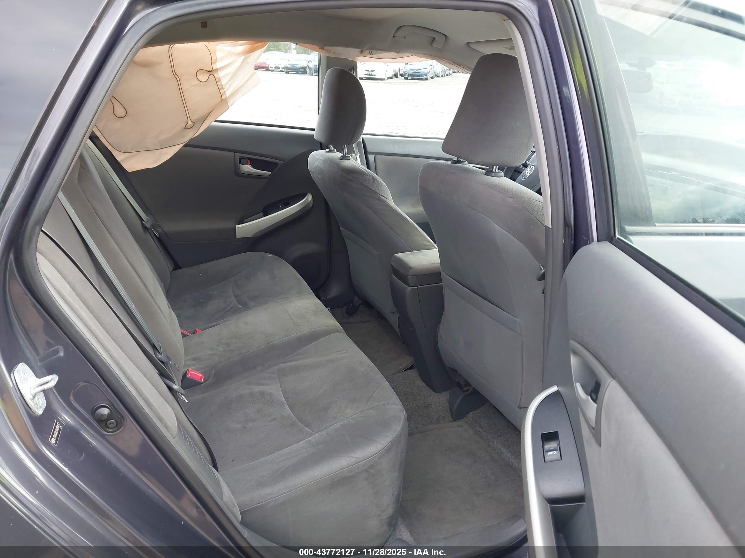 TOYOTA PRIUS image 8