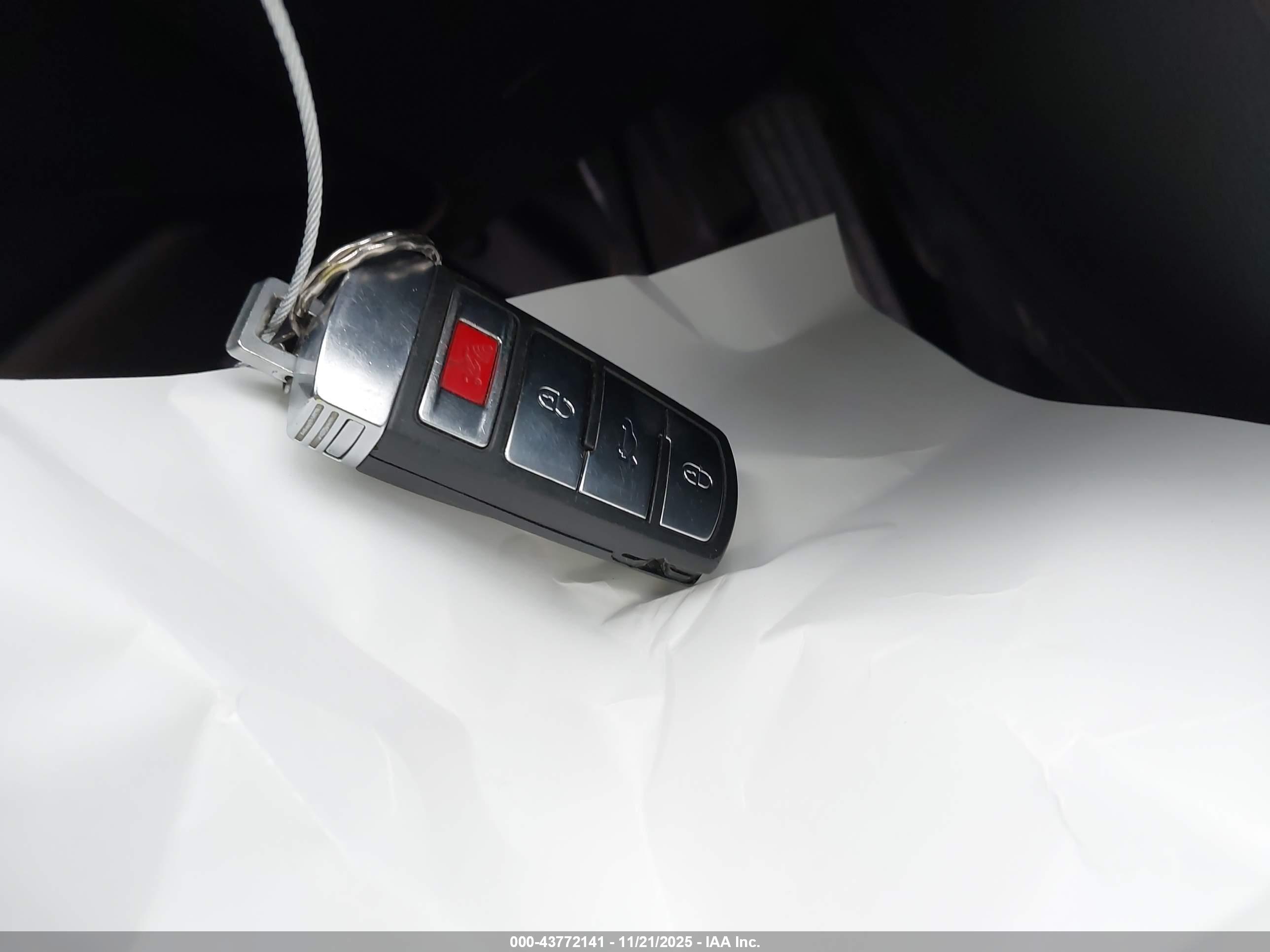 VOLKSWAGEN CC image 11