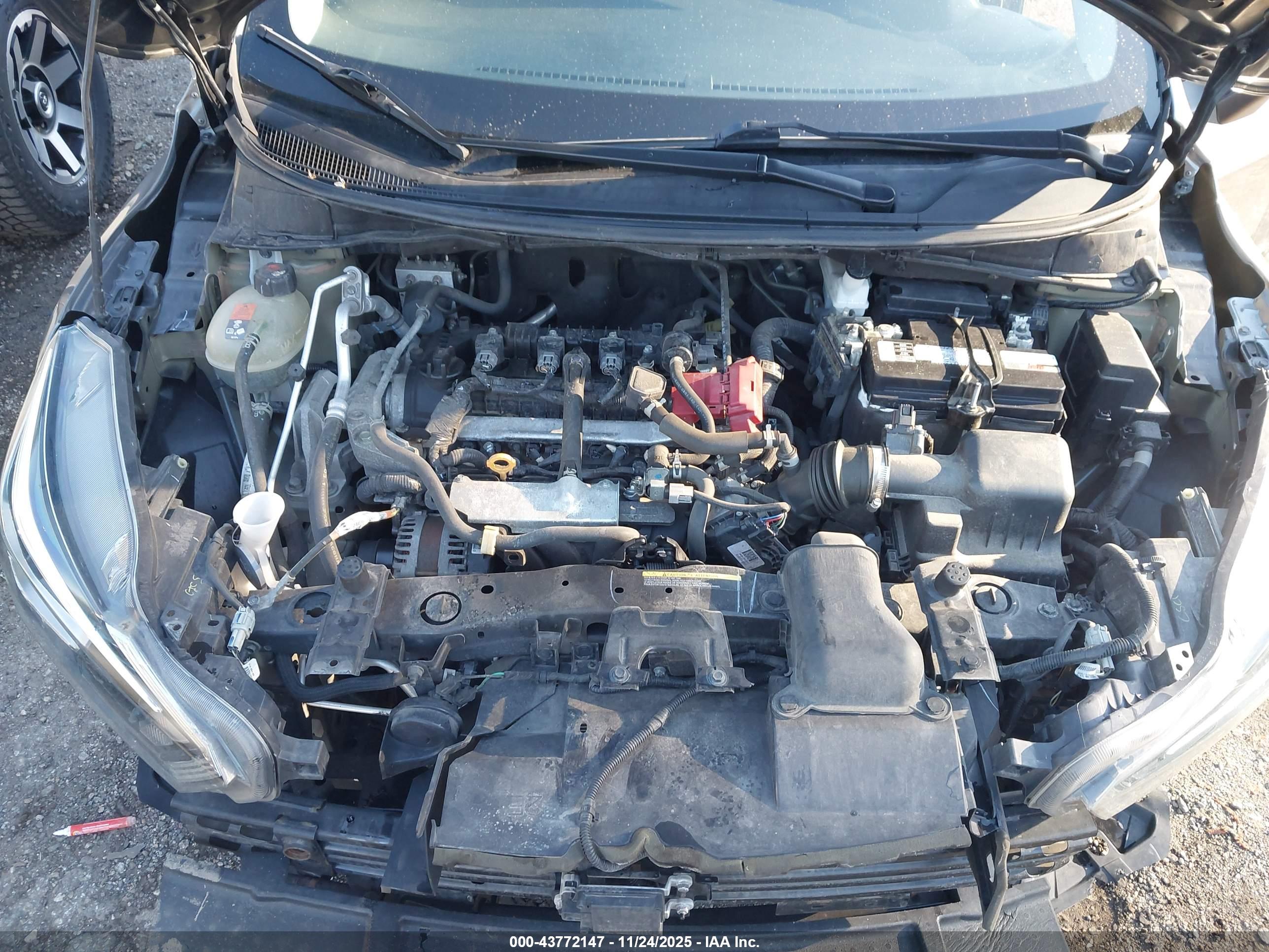 NISSAN VERSA image 10
