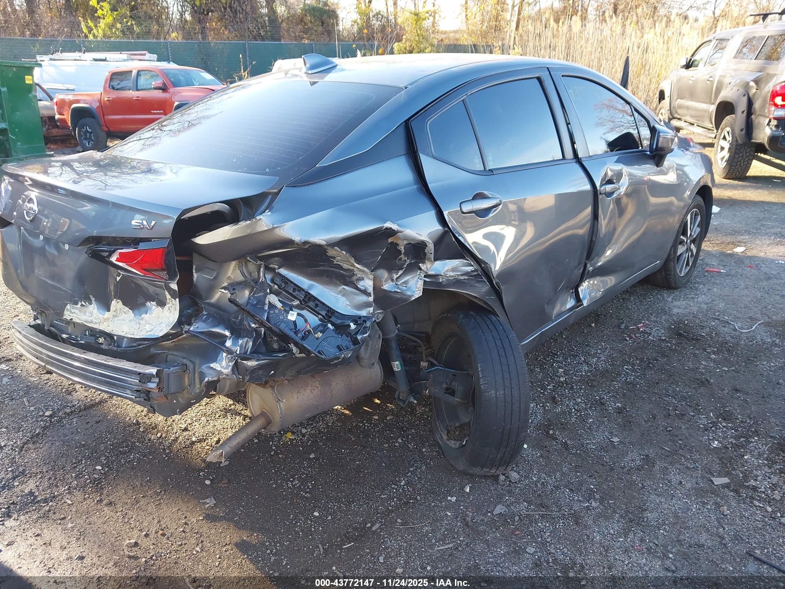 NISSAN VERSA image 4