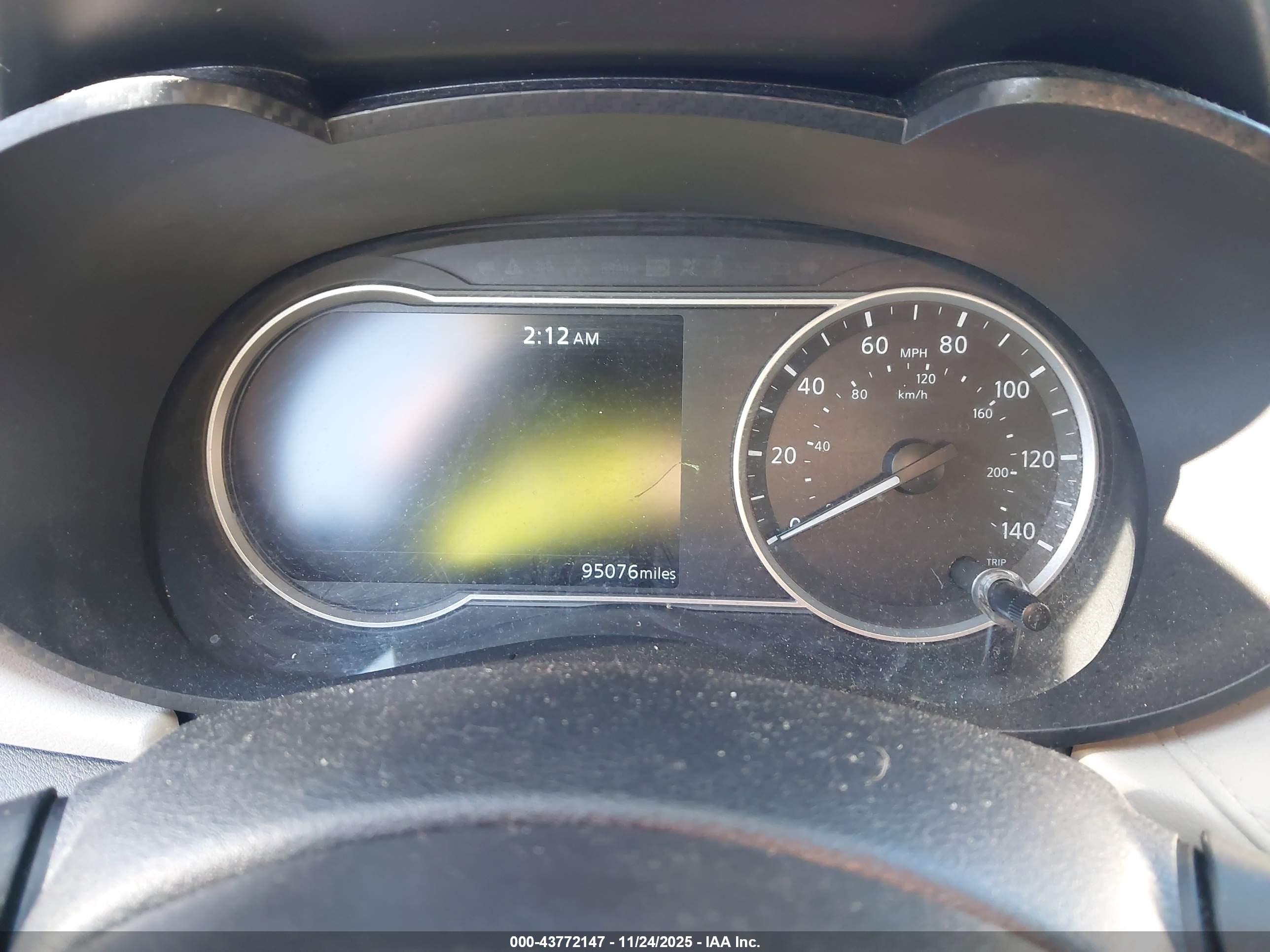NISSAN VERSA image 7