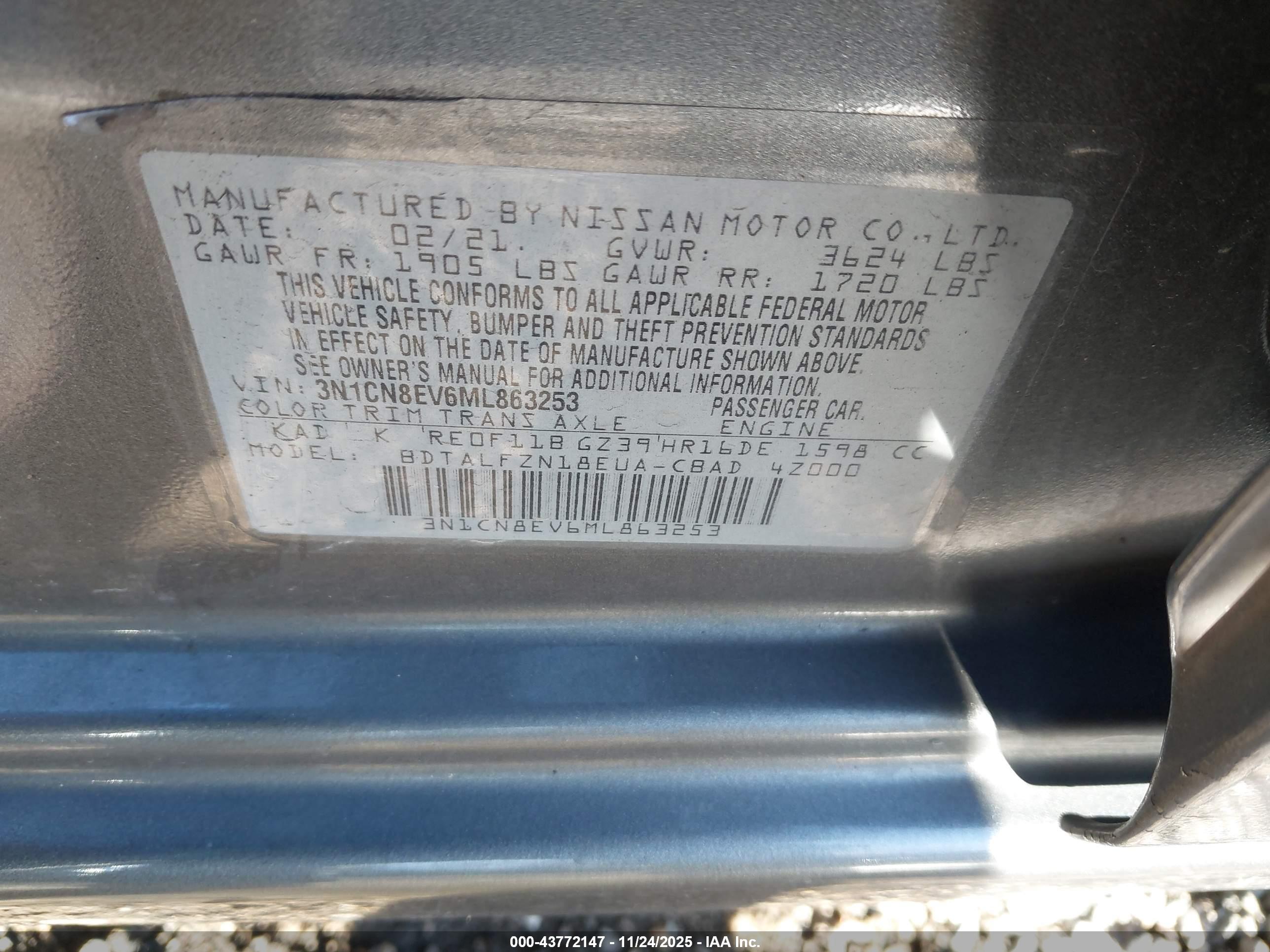 NISSAN VERSA image 9