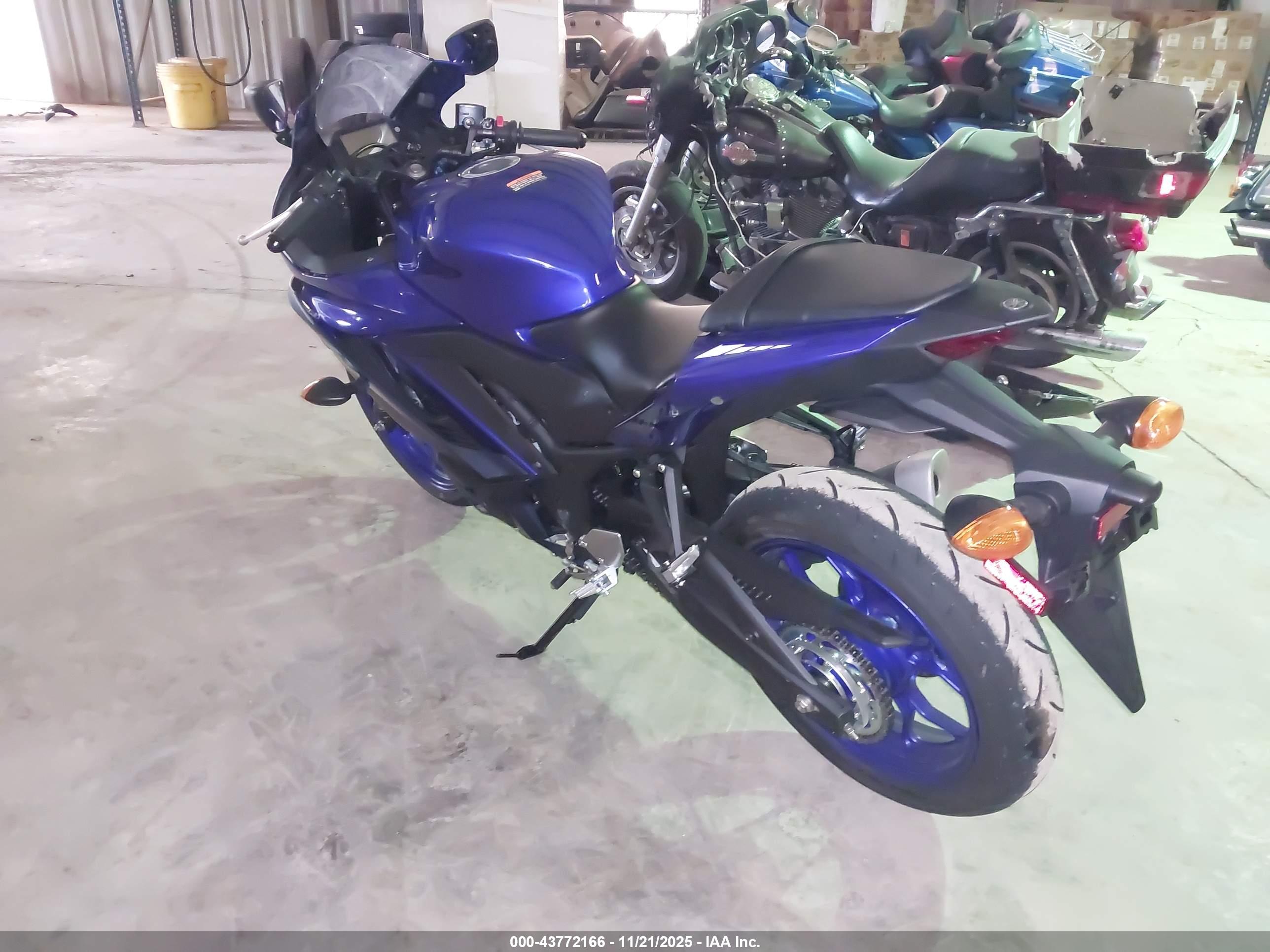 YAMAHA YZFR3 image 3