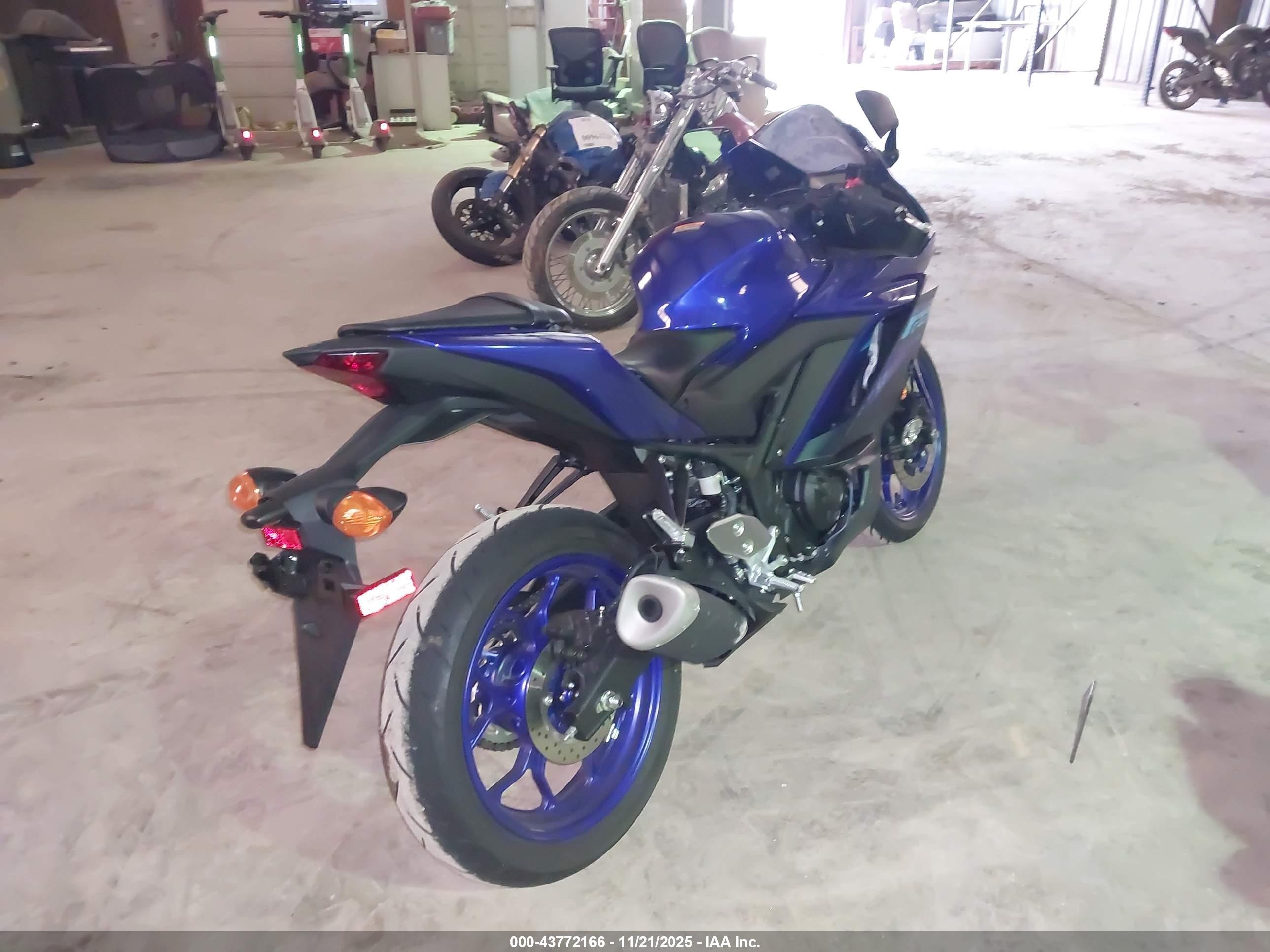 YAMAHA YZFR3 image 4