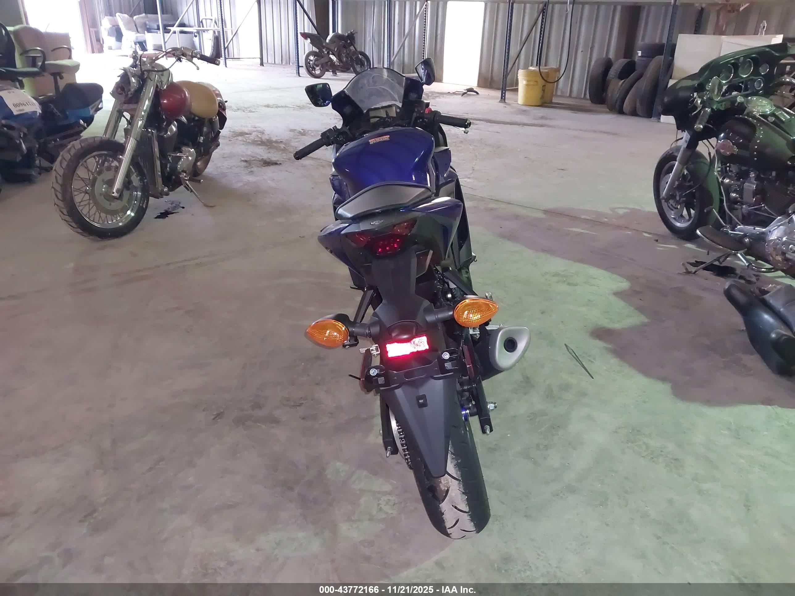 YAMAHA YZFR3 image 6
