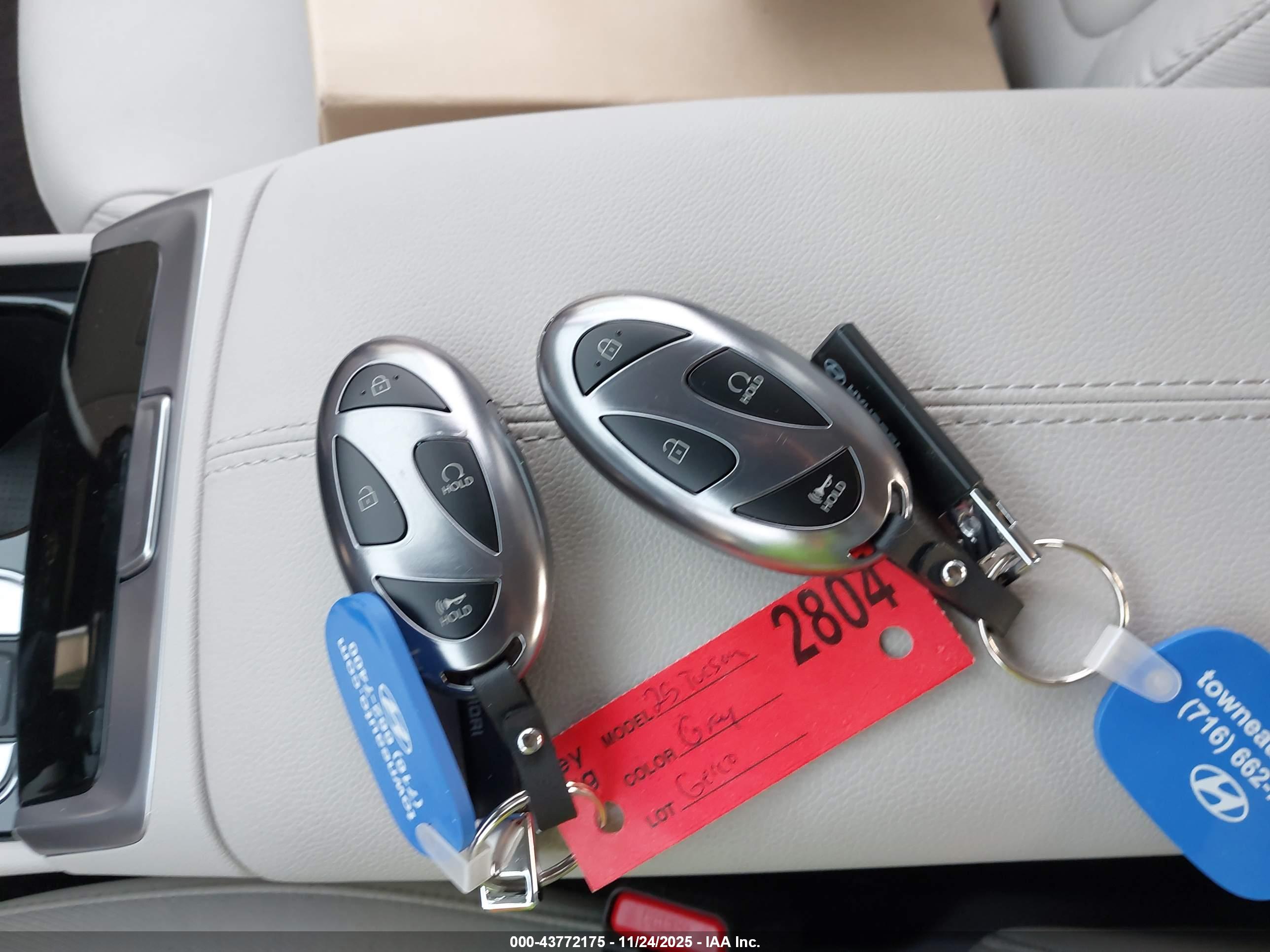 HYUNDAI TUCSON image 11