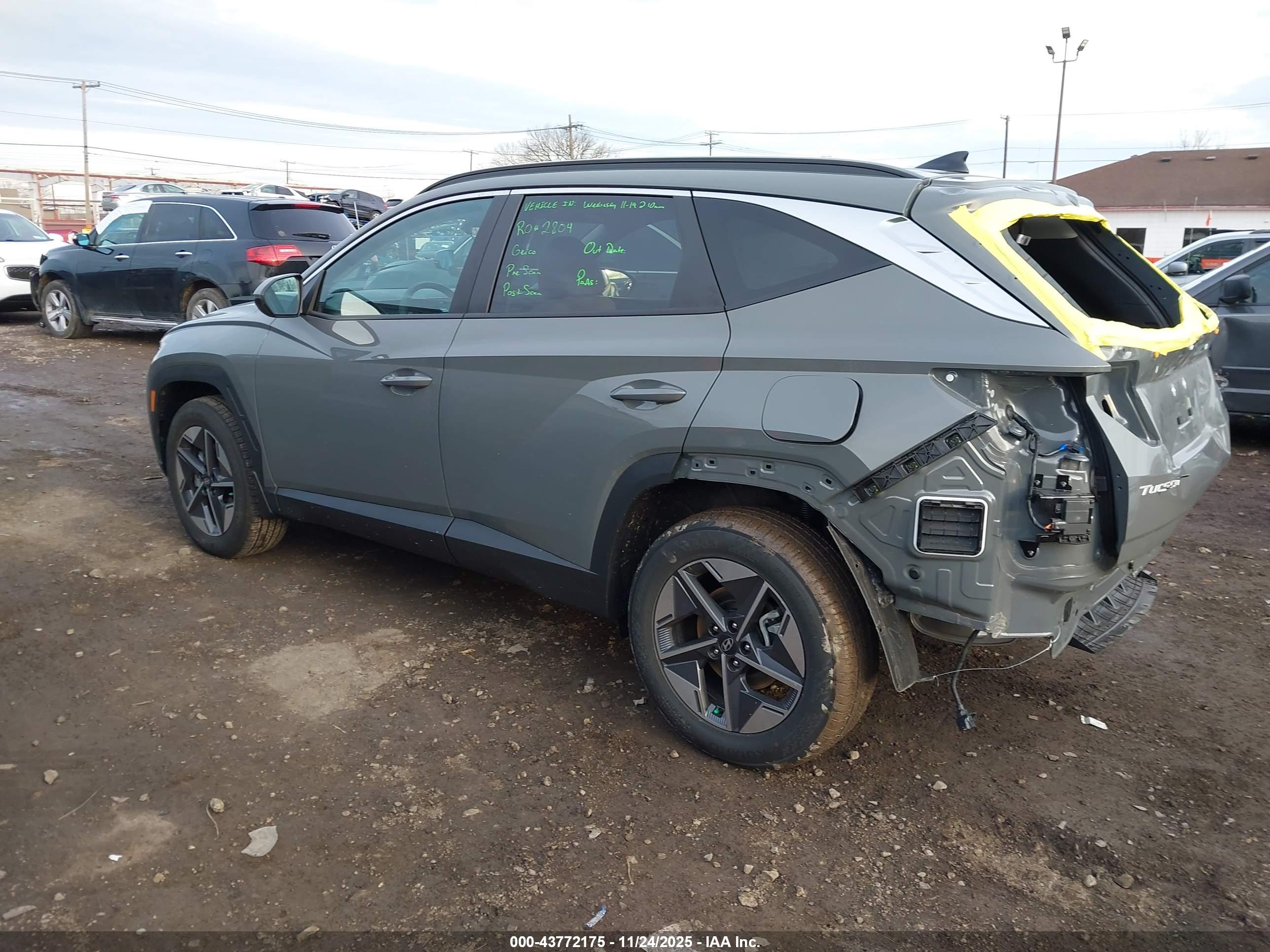 HYUNDAI TUCSON image 3