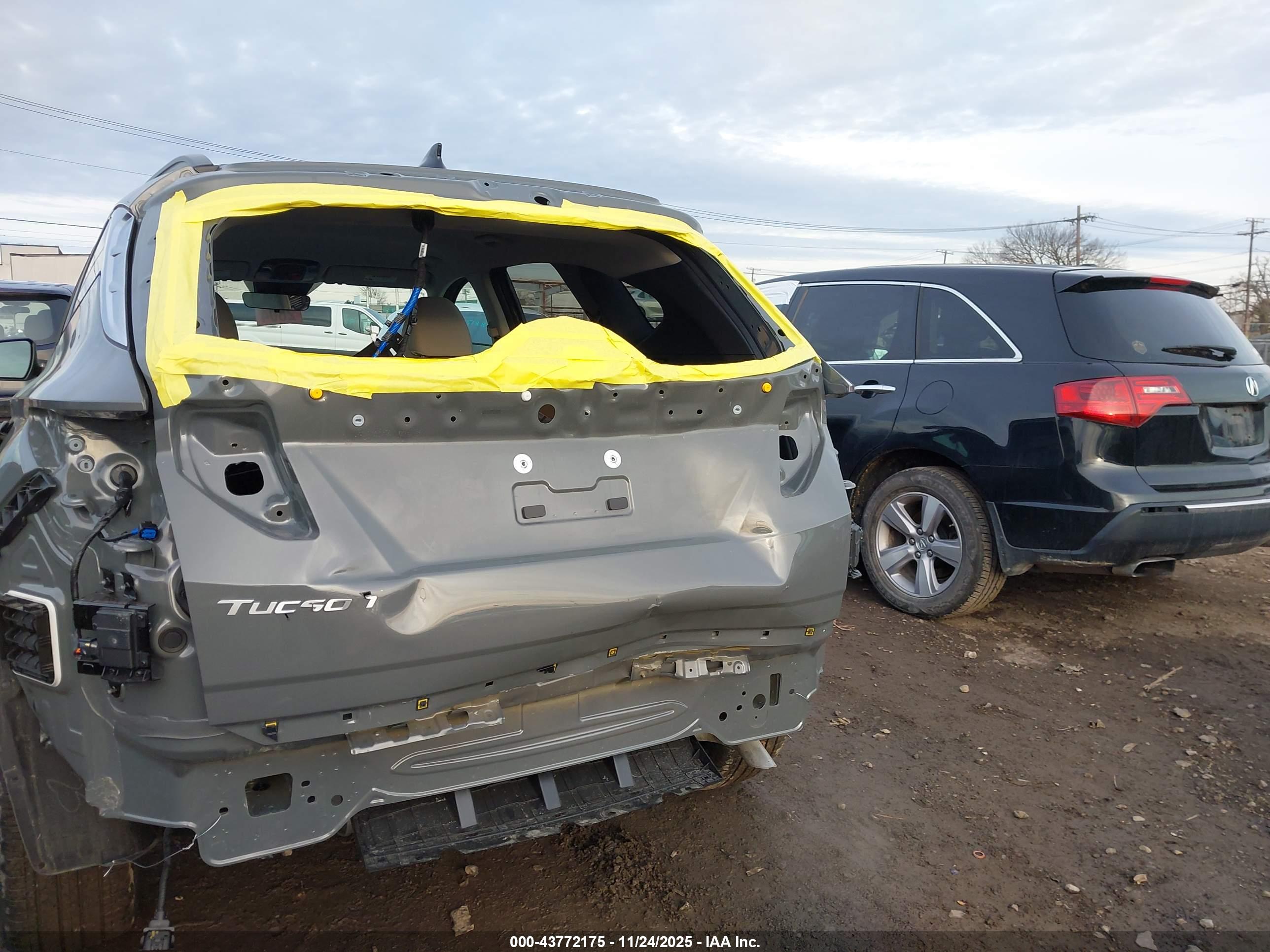 HYUNDAI TUCSON image 6