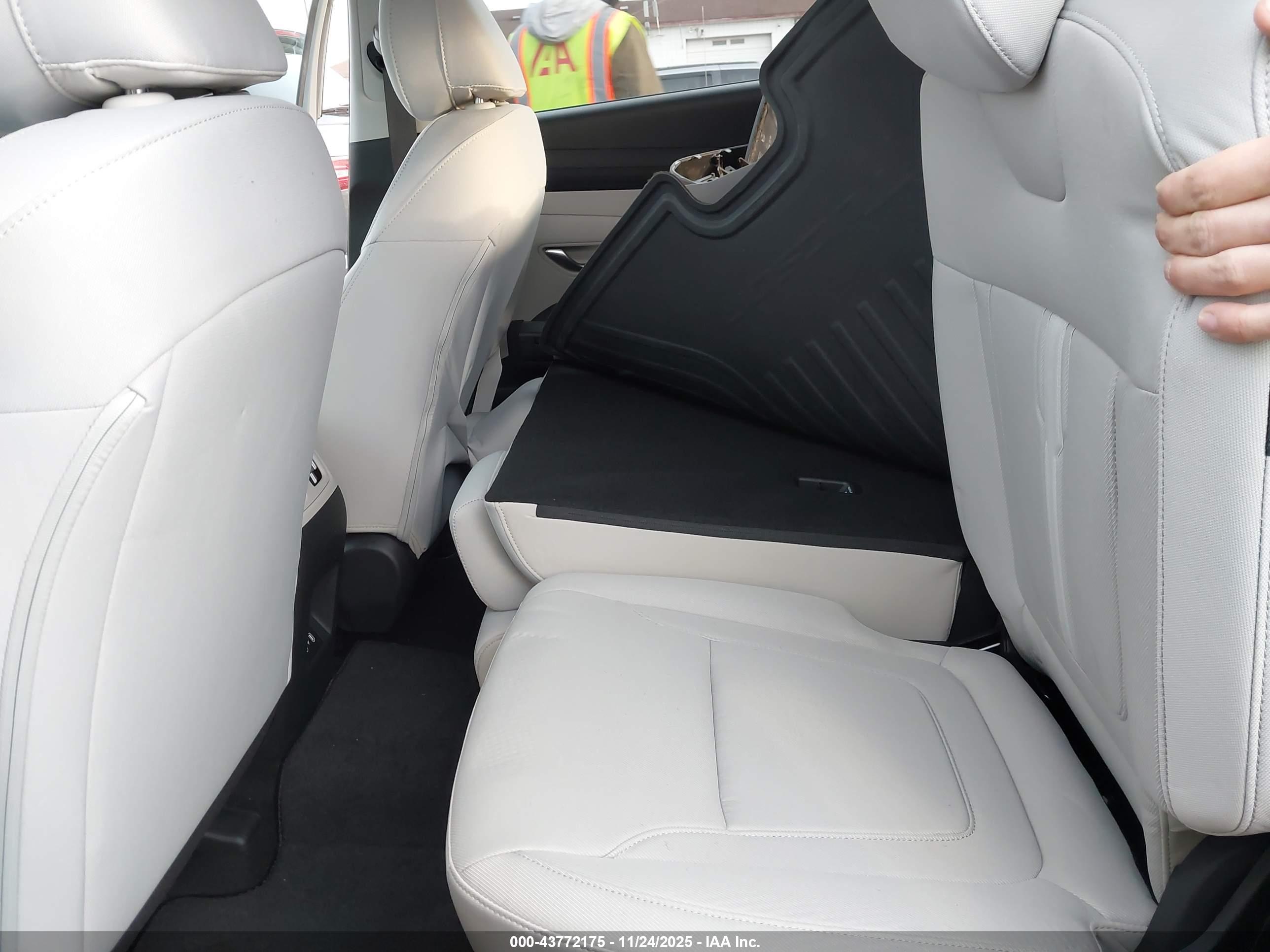 HYUNDAI TUCSON image 8