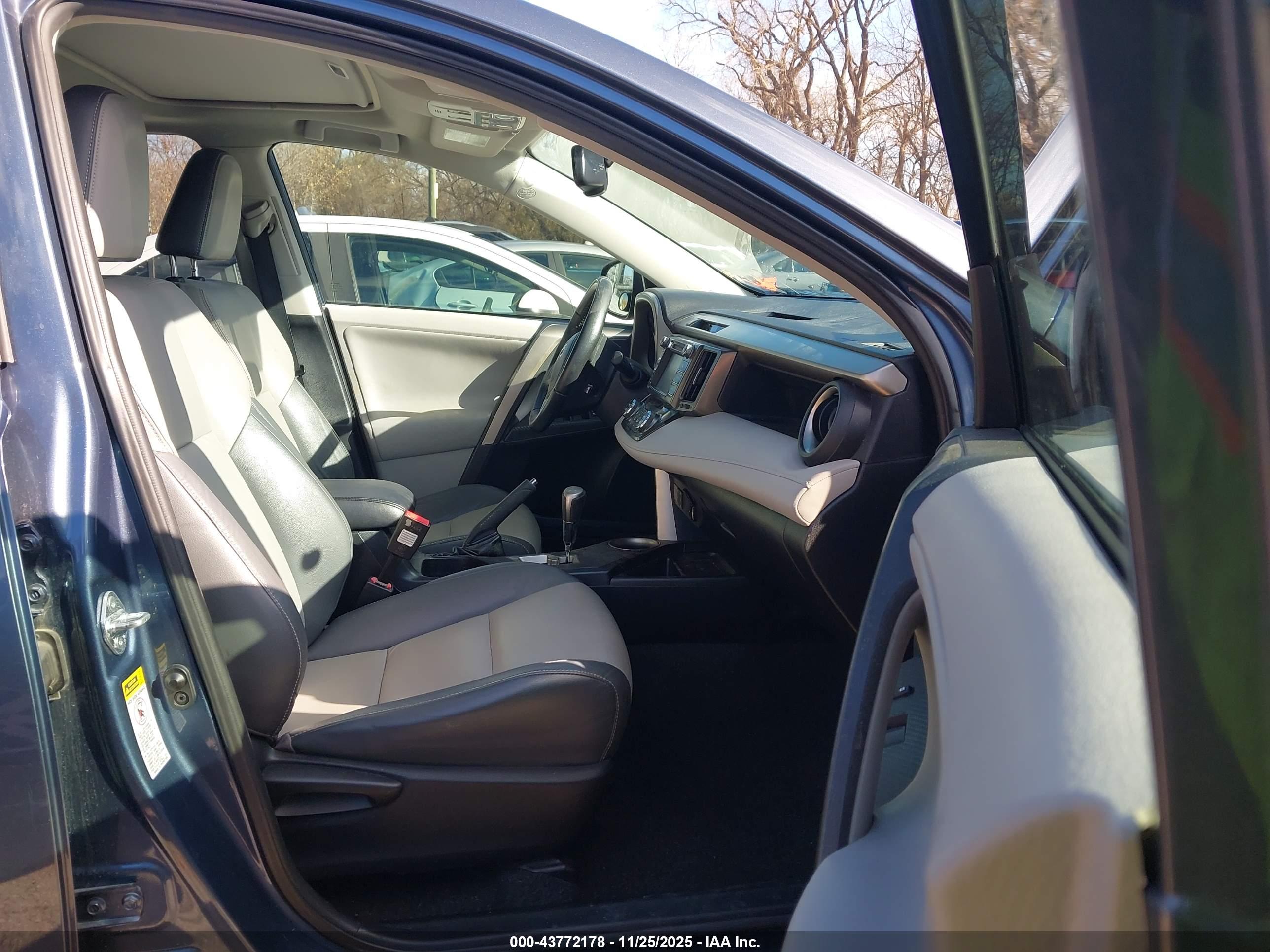 TOYOTA RAV4 image 5