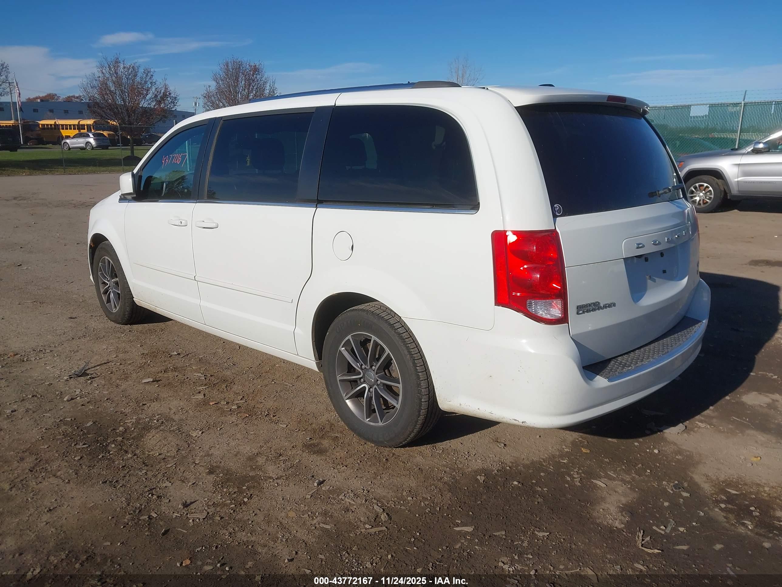 DODGE GRAND image 3