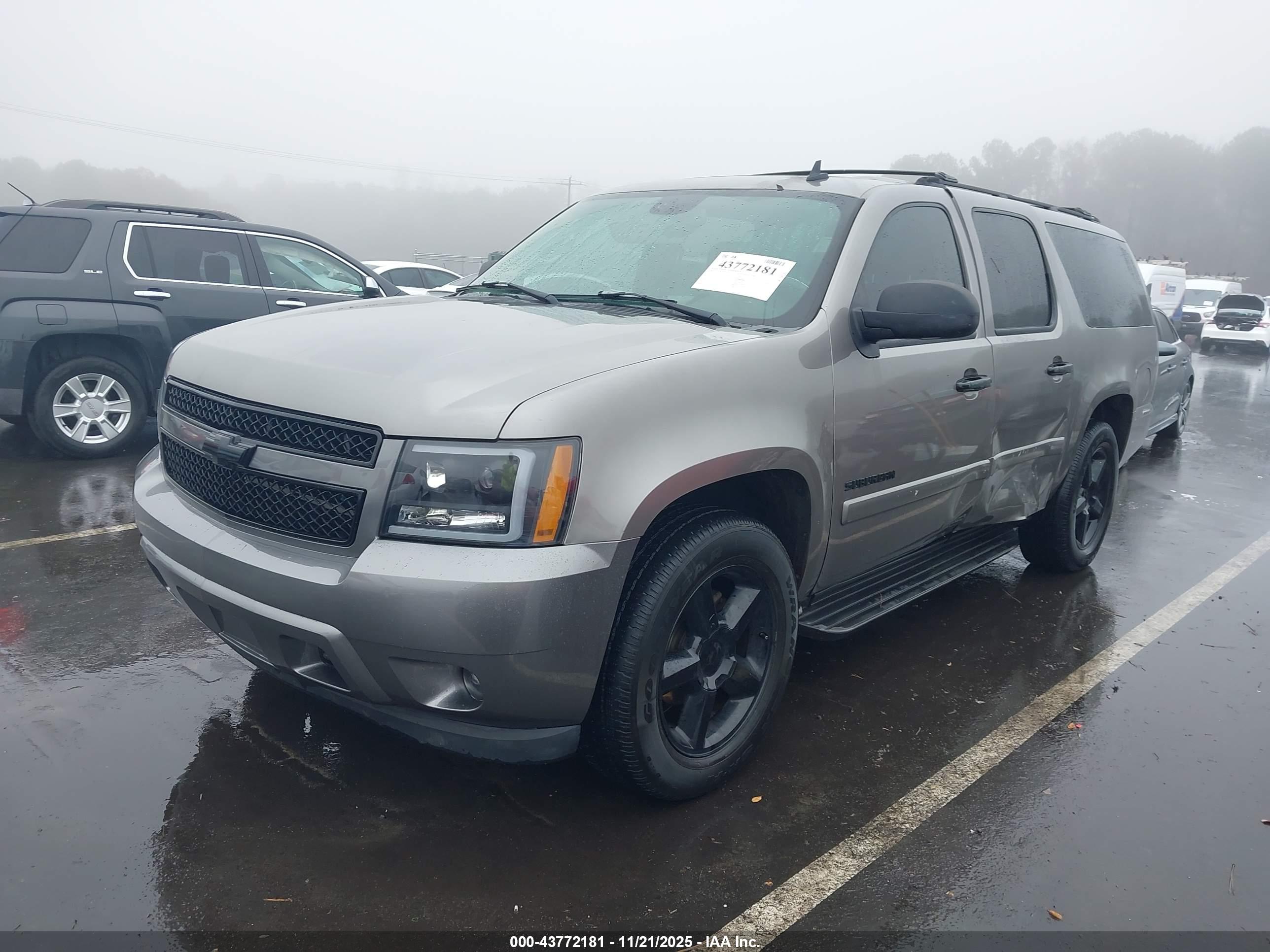 CHEVROLET SUBURBAN image 2