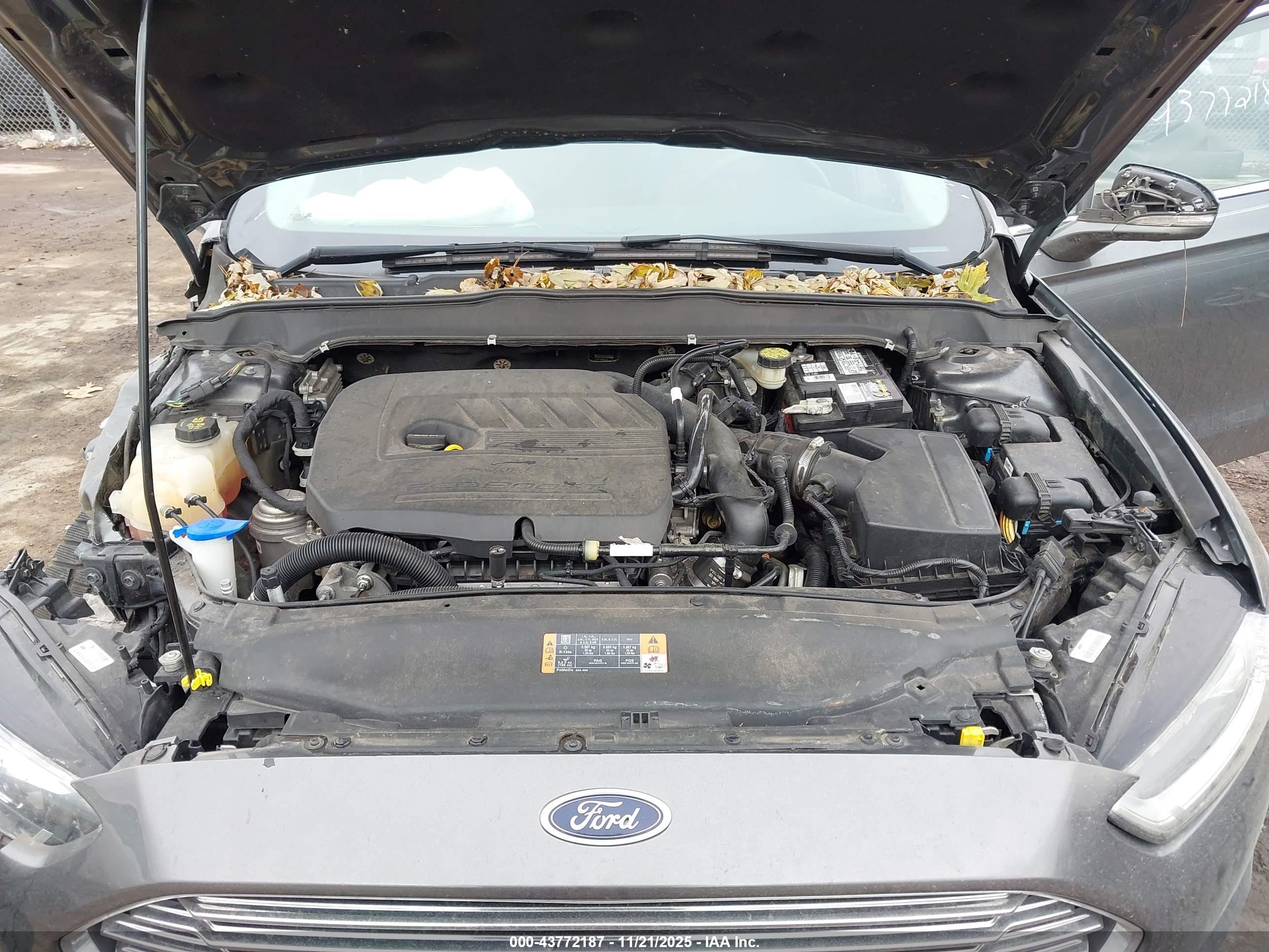 FORD FUSION image 10