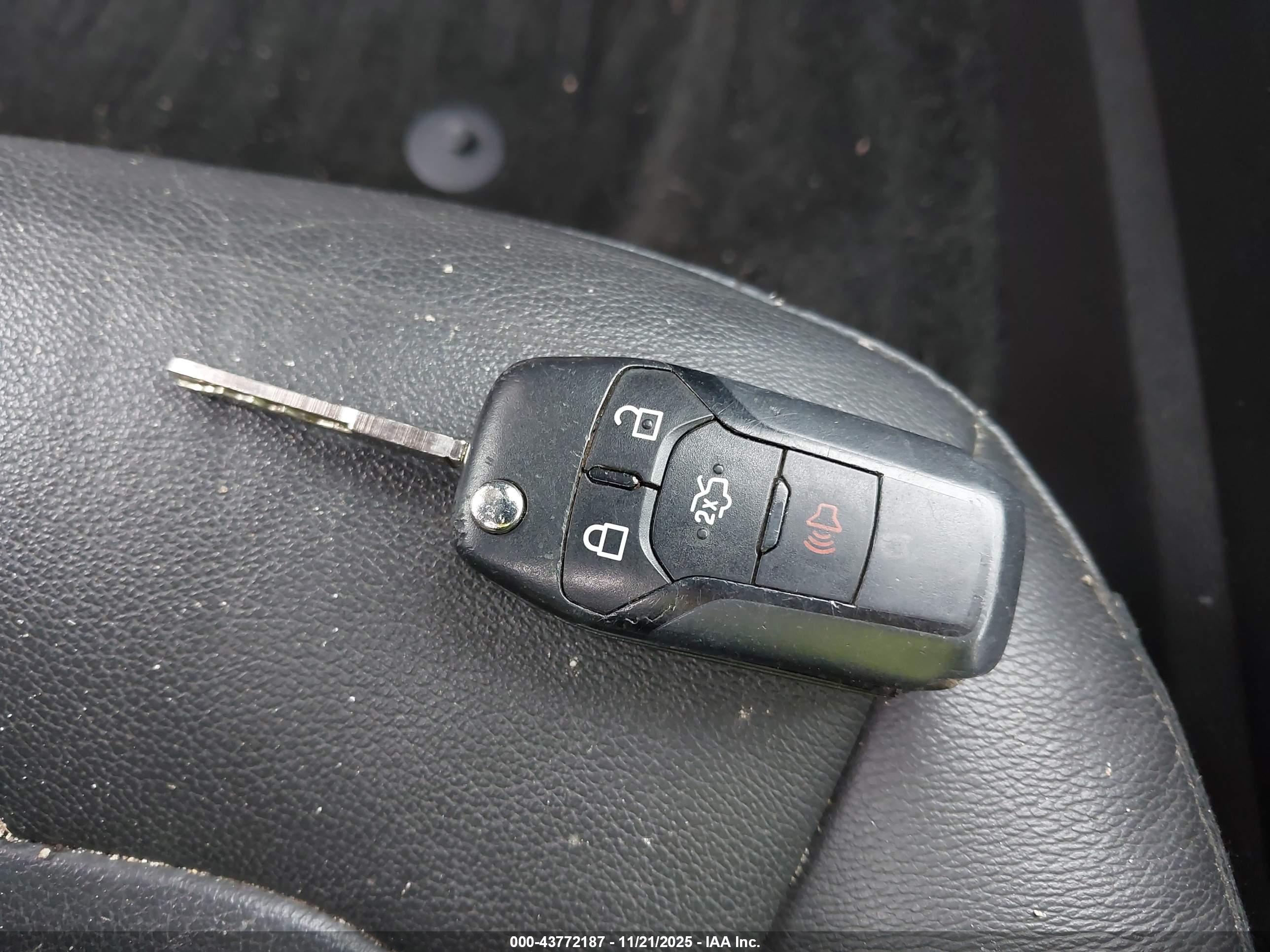 FORD FUSION image 11