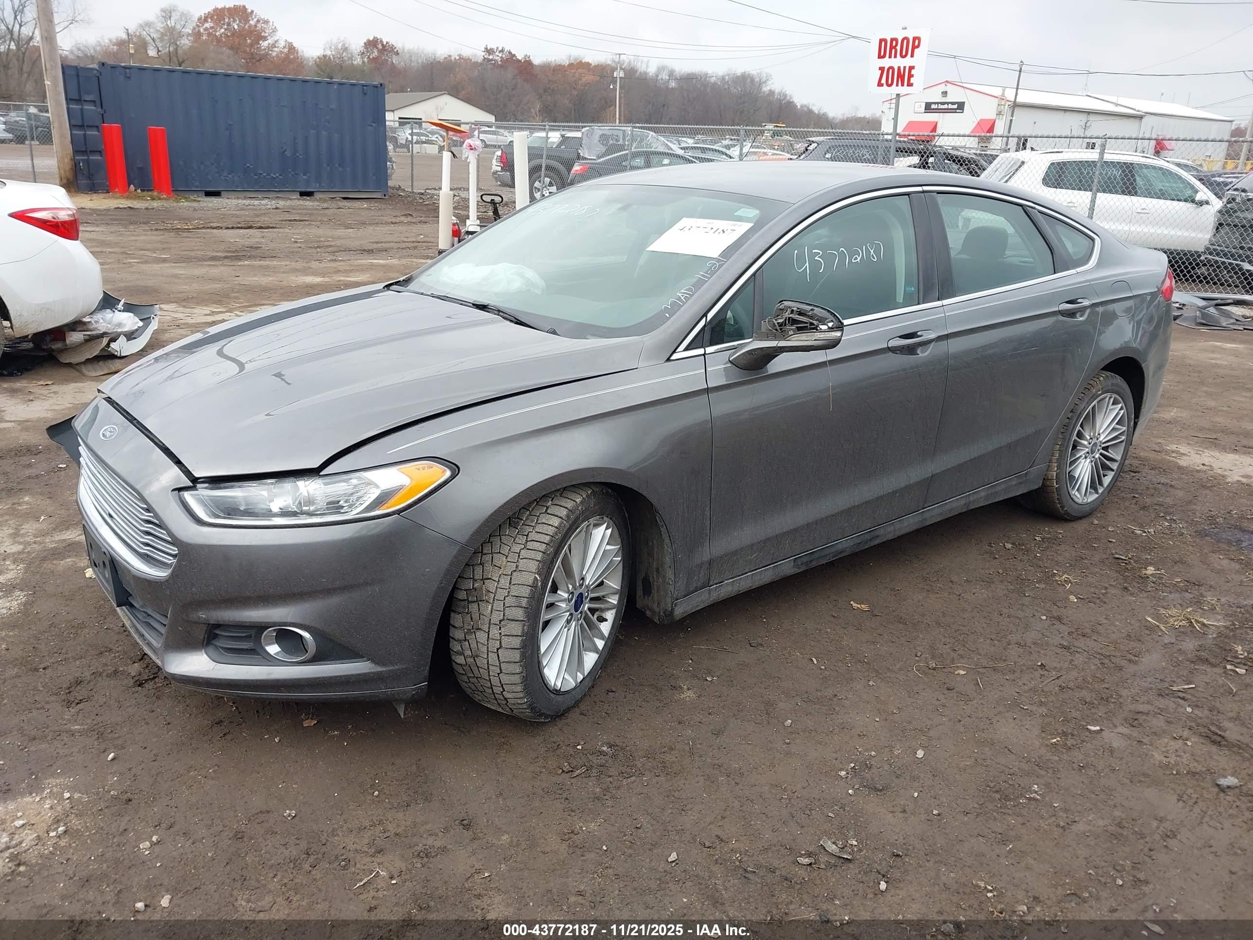 FORD FUSION image 2
