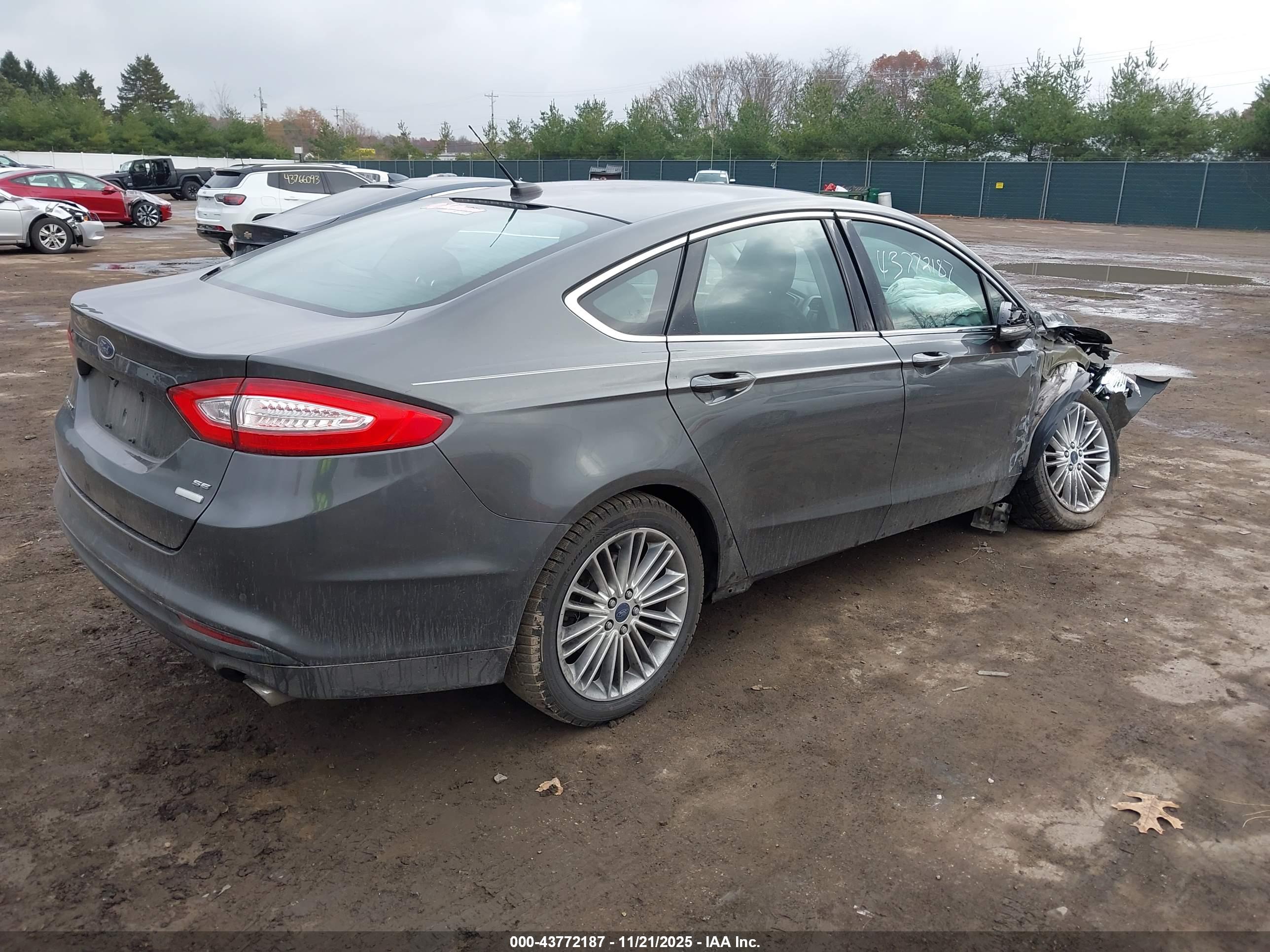FORD FUSION image 4