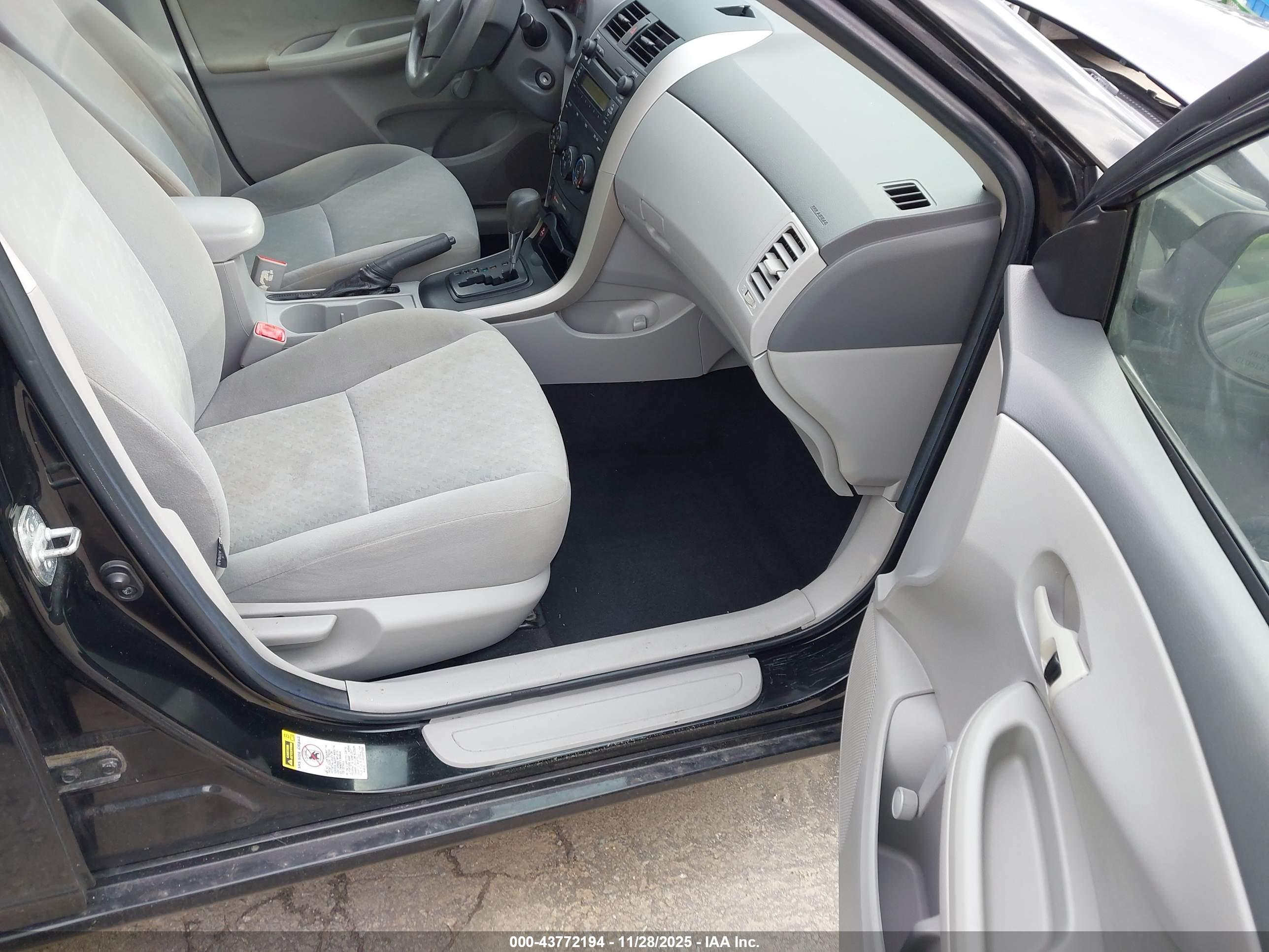 TOYOTA COROLLA image 5