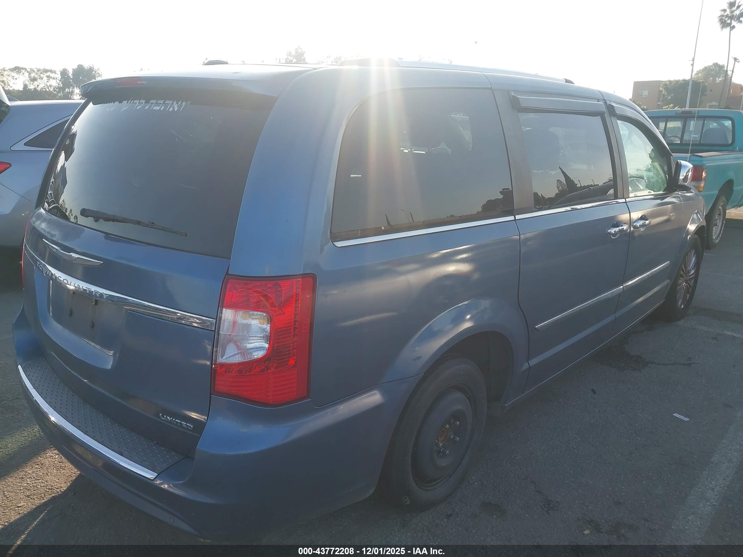 CHRYSLER TOWN image 4
