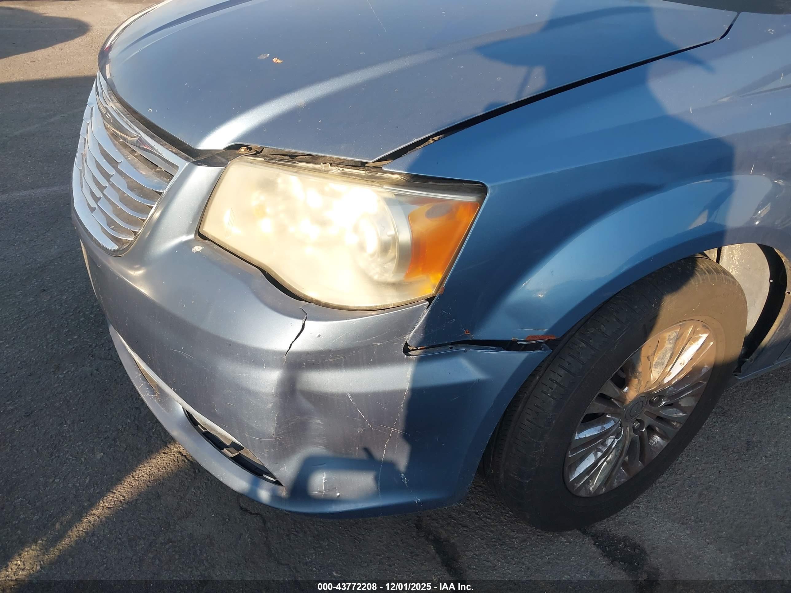 CHRYSLER TOWN image 6
