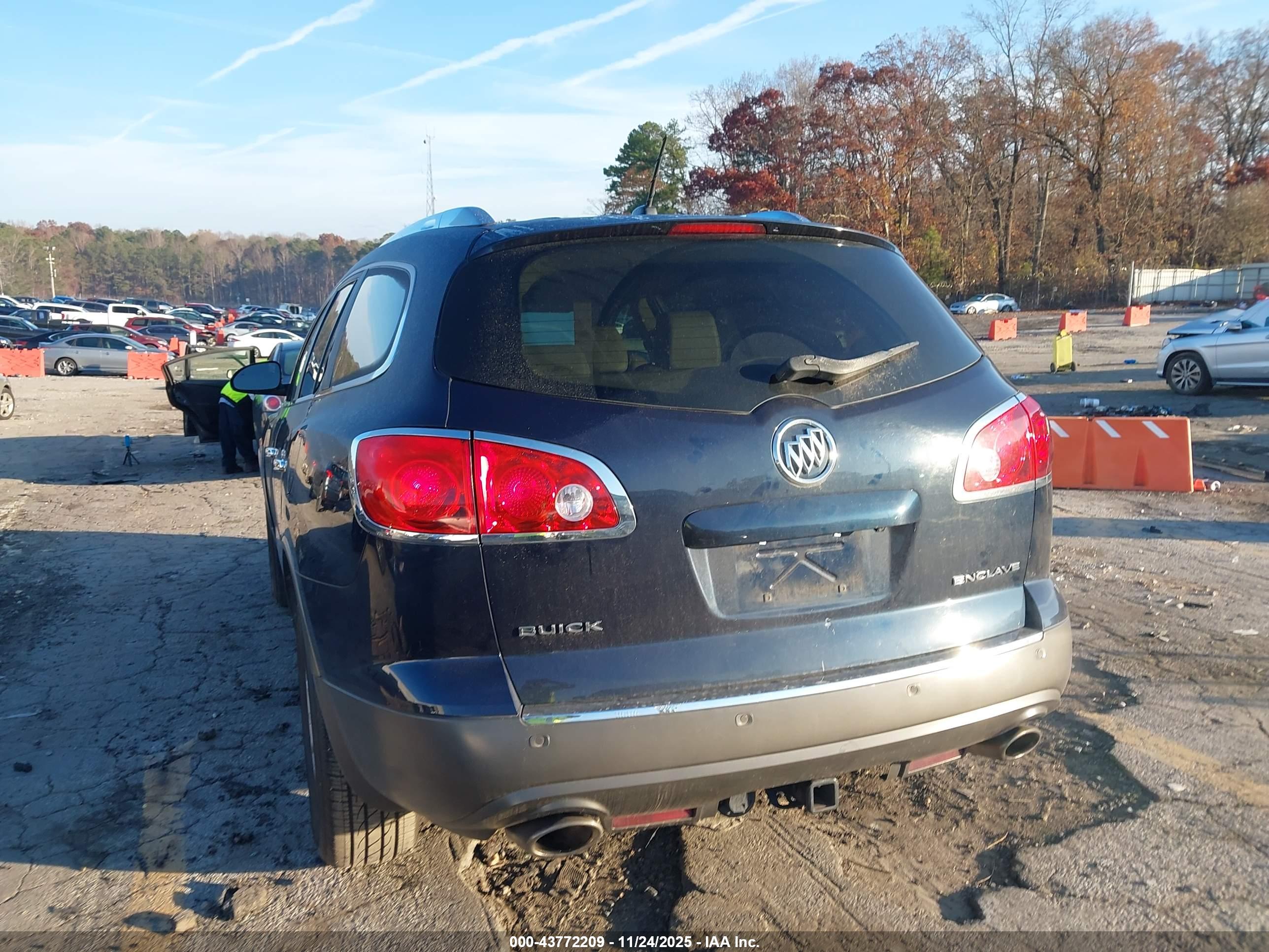 BUICK ENCLAVE image 3