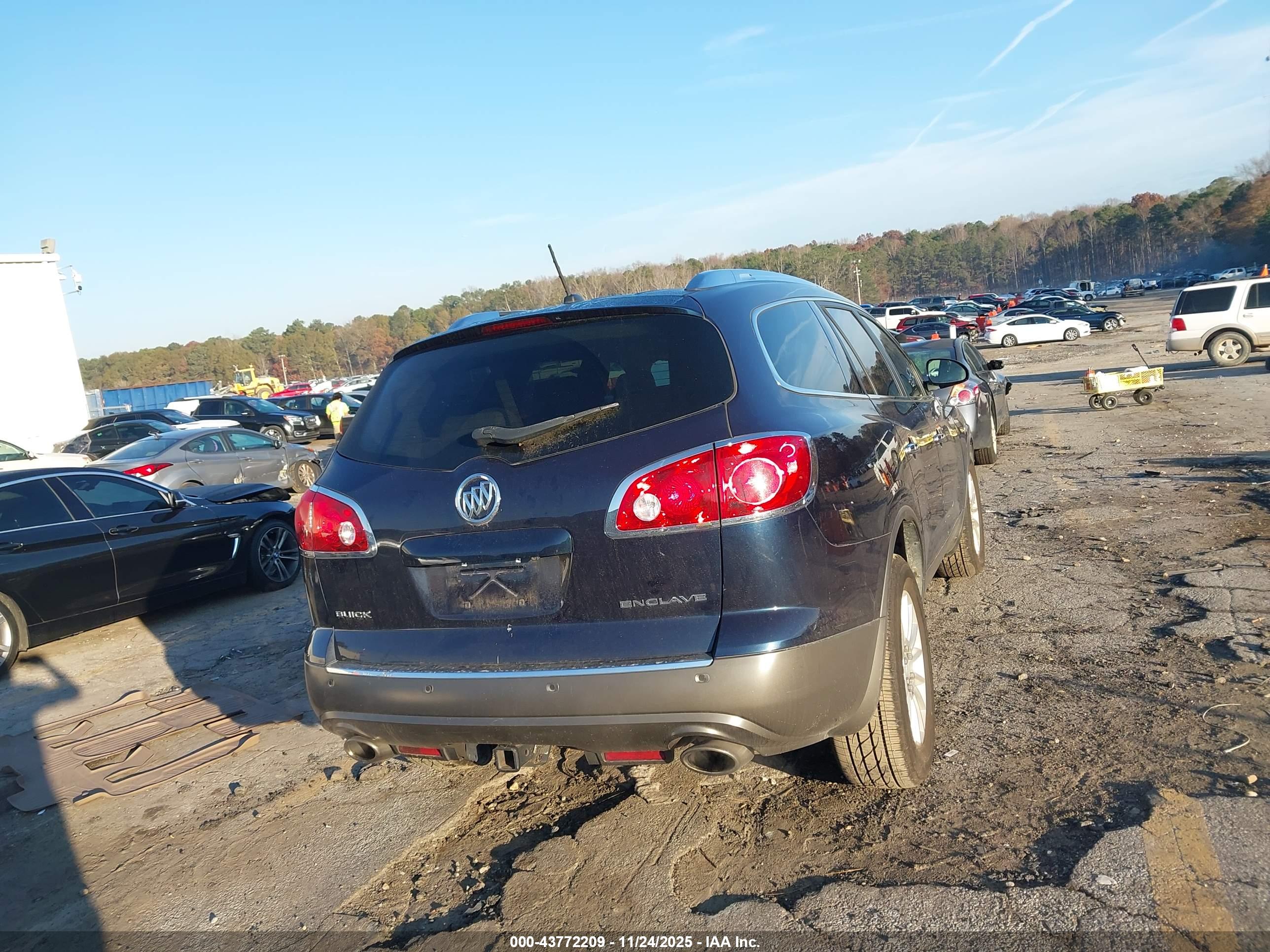 BUICK ENCLAVE image 4