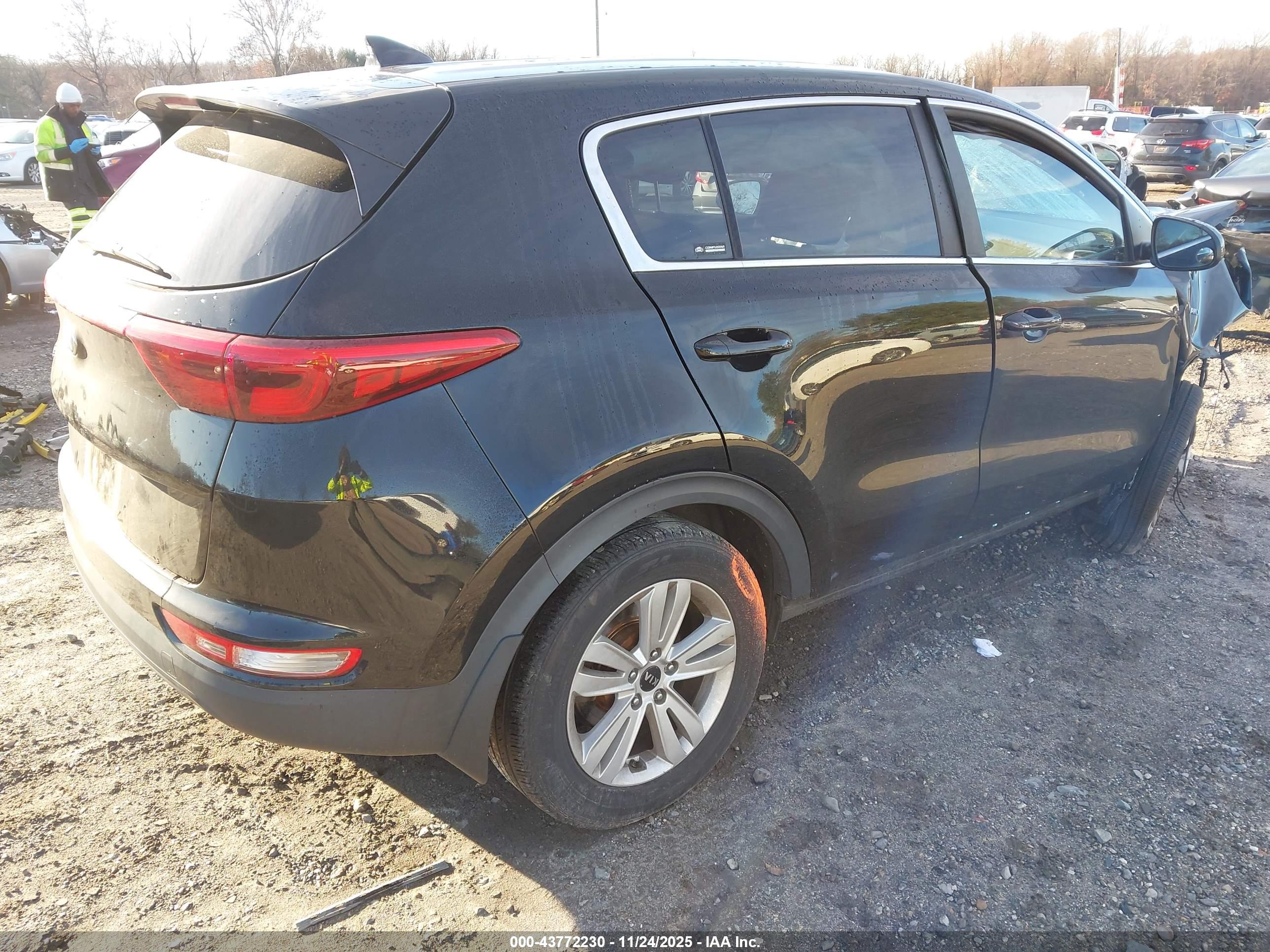 KIA SPORTAGE image 4