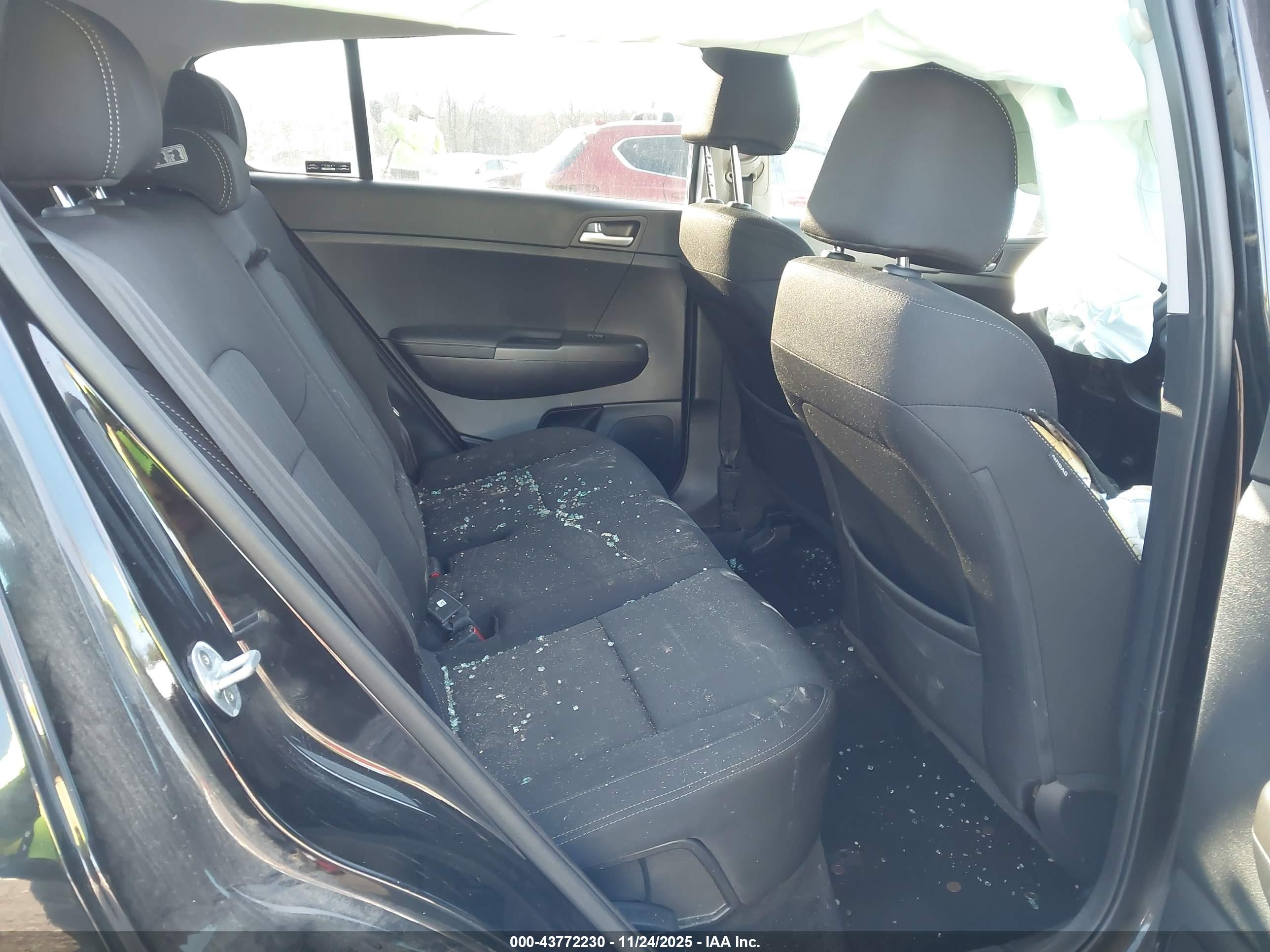KIA SPORTAGE image 8