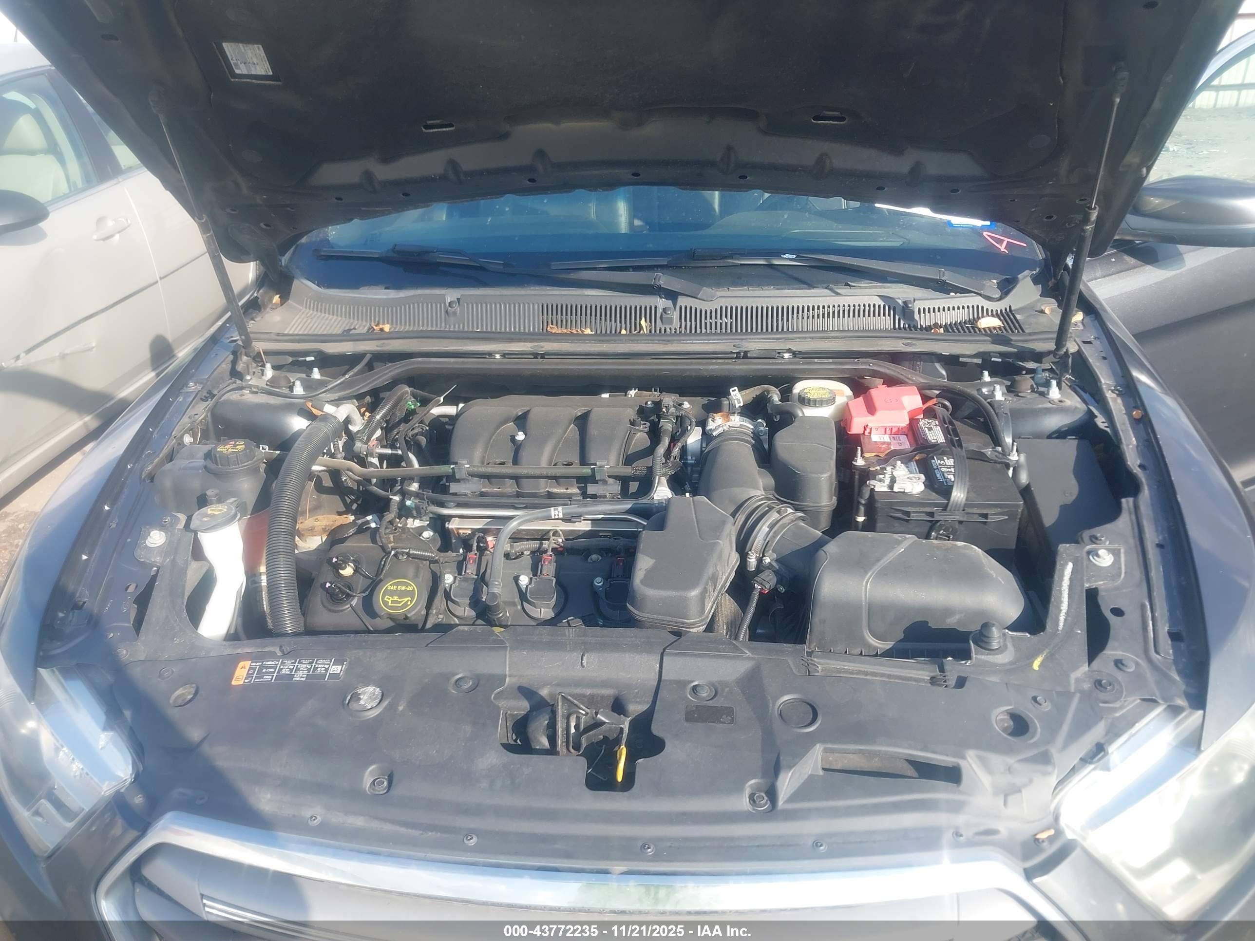 FORD TAURUS image 10