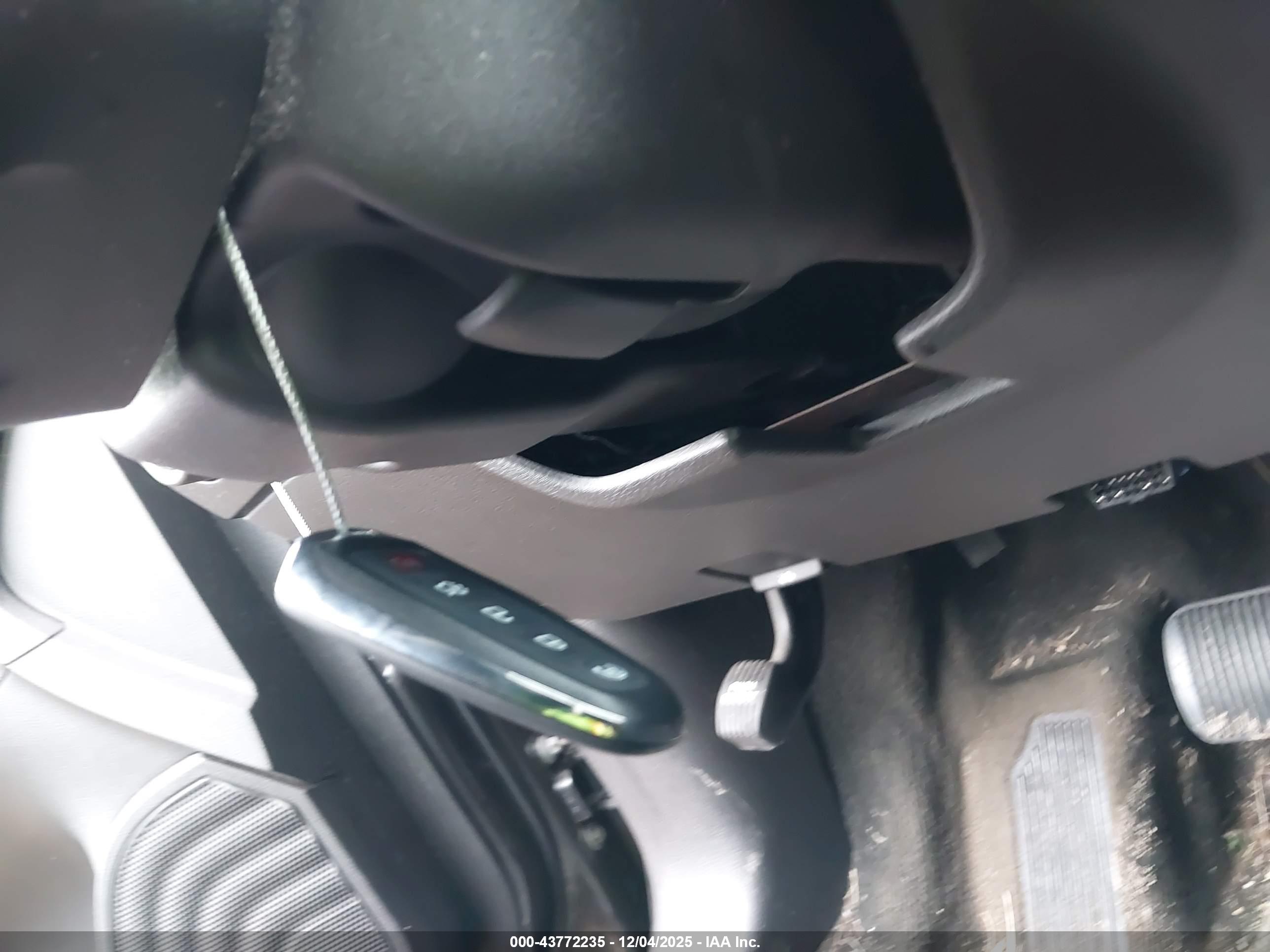 FORD TAURUS image 11