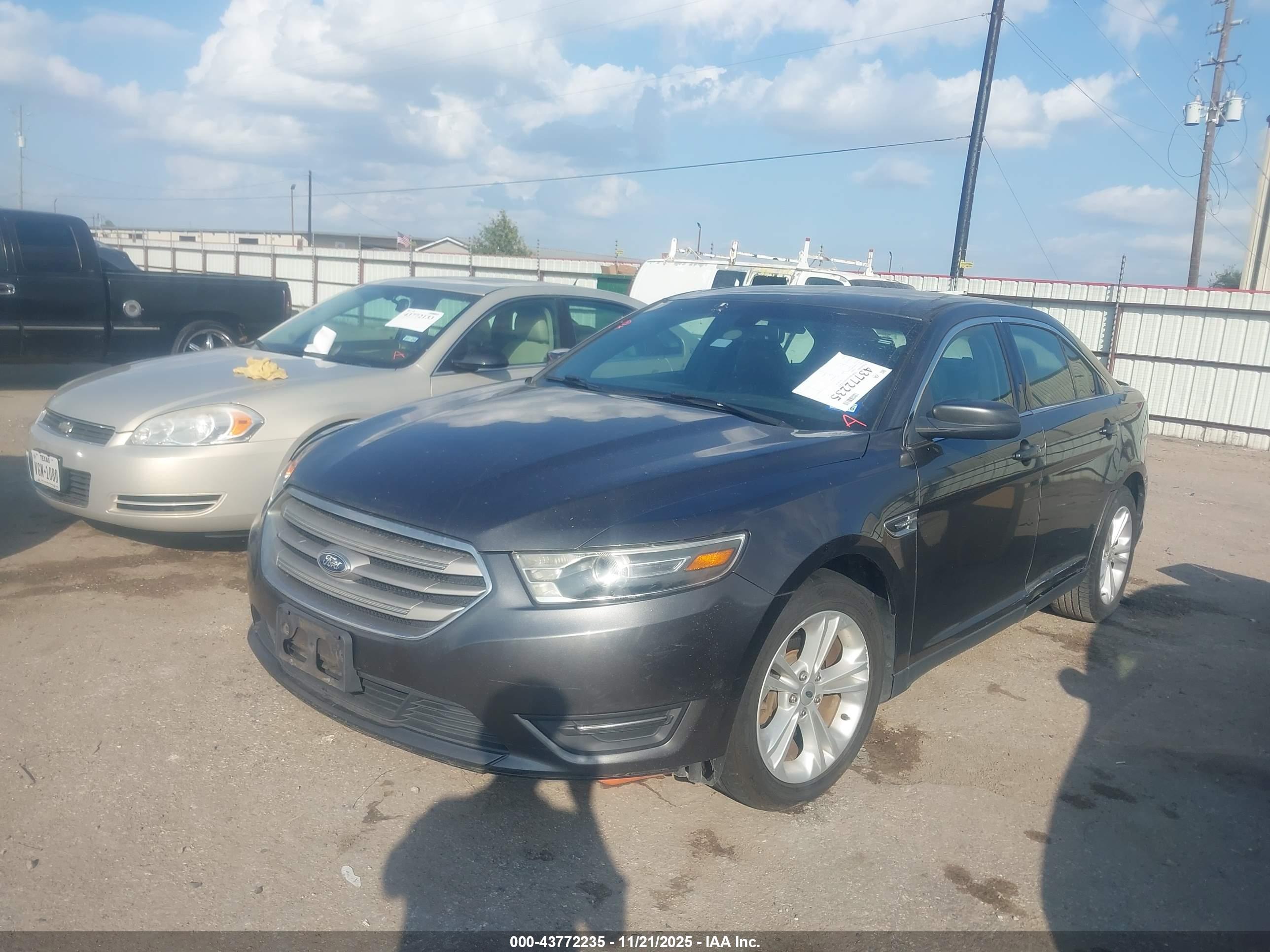 FORD TAURUS image 2