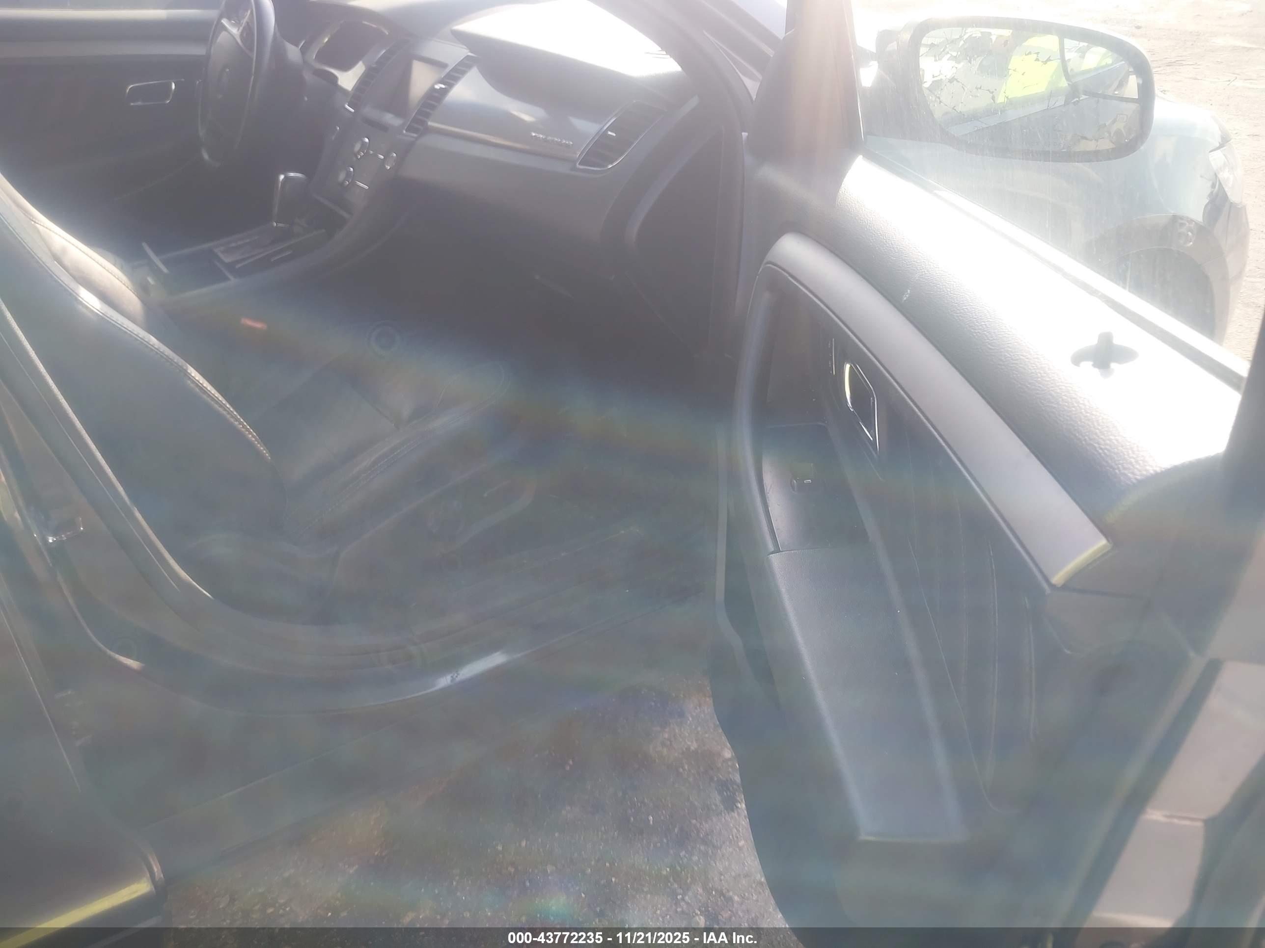 FORD TAURUS image 5