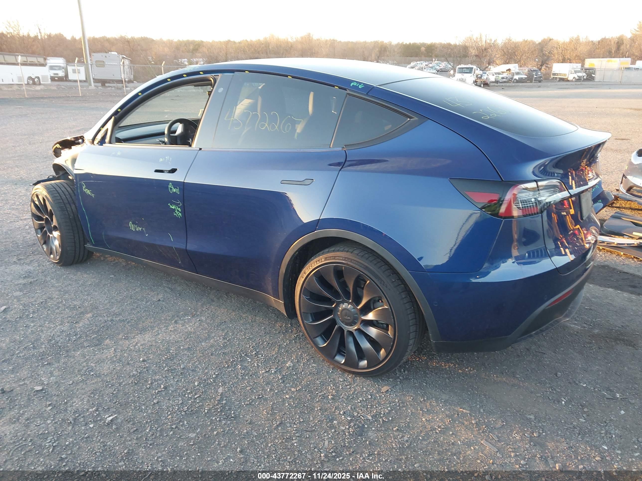 TESLA MODEL image 3