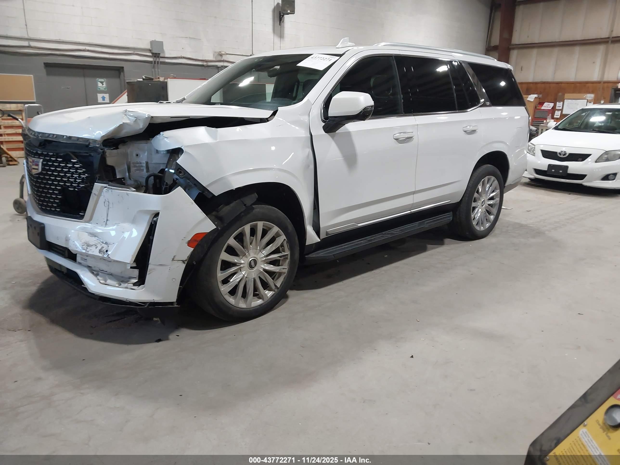CADILLAC ESCALADE image 2