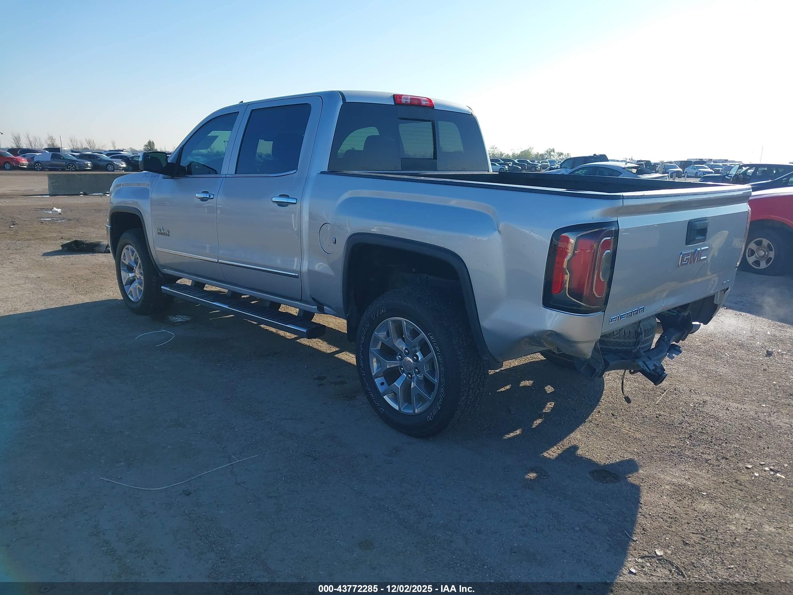 GMC SIERRA image 3