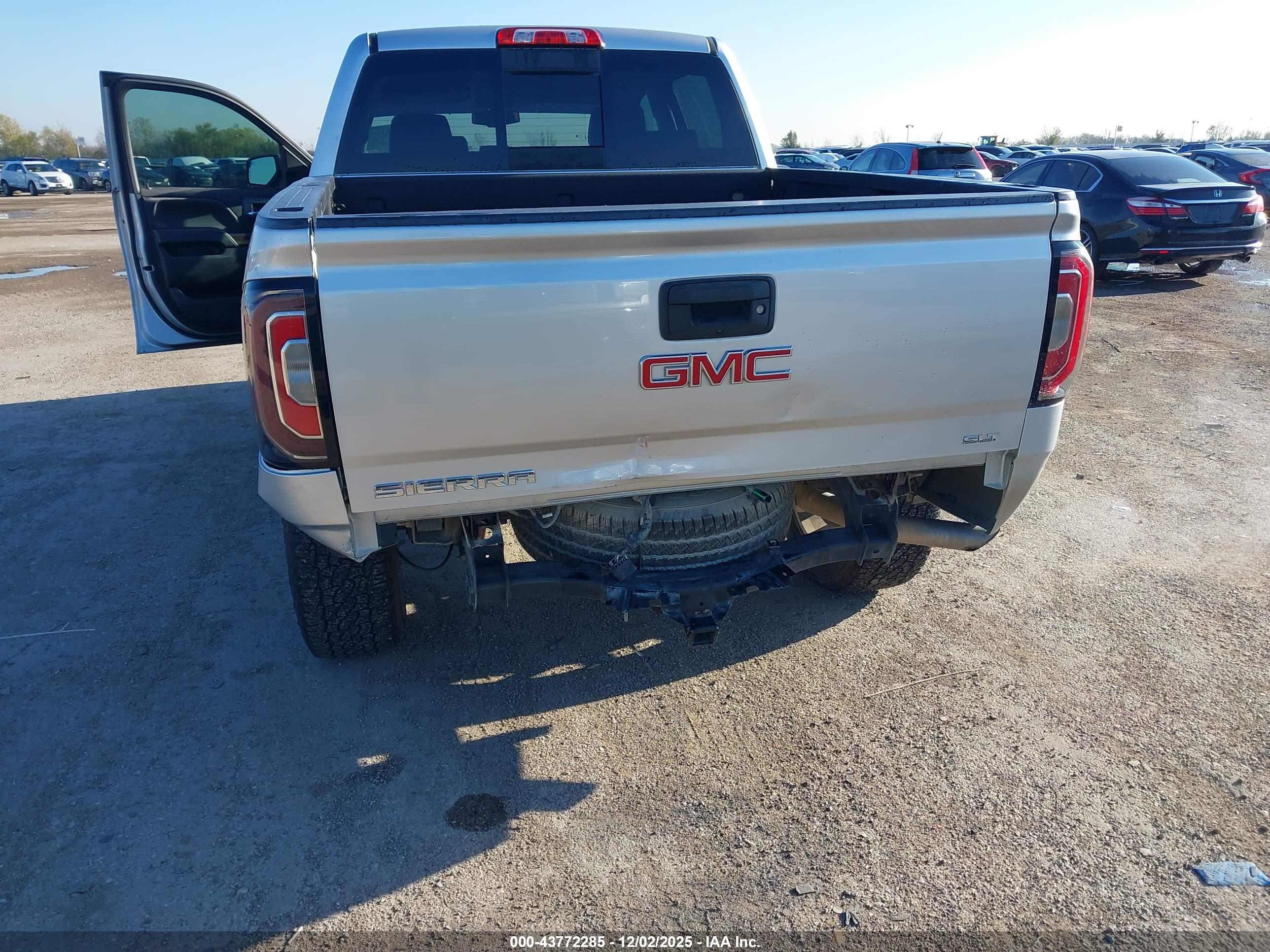 GMC SIERRA image 6