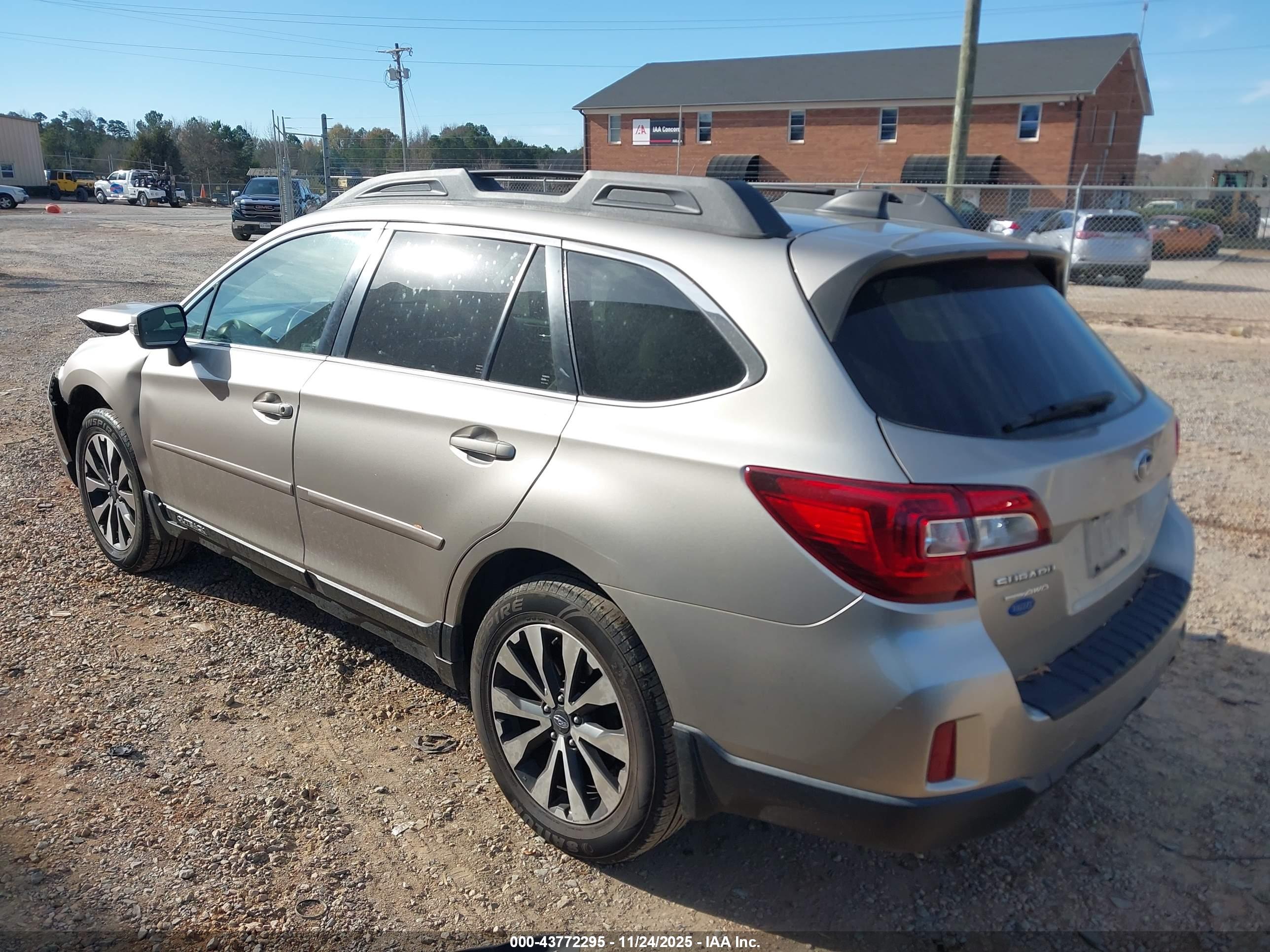 SUBARU OUTBACK image 3