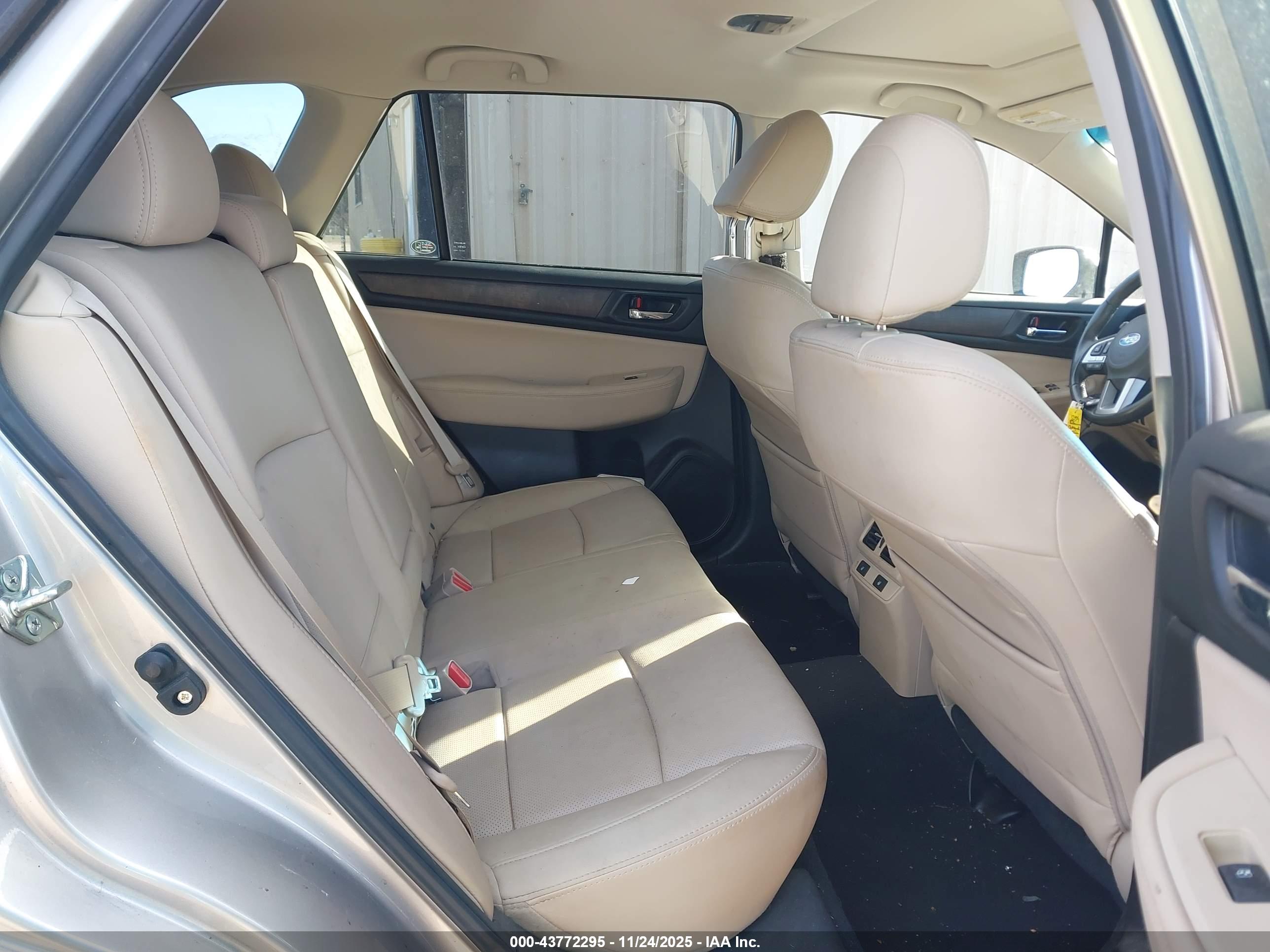 SUBARU OUTBACK image 8