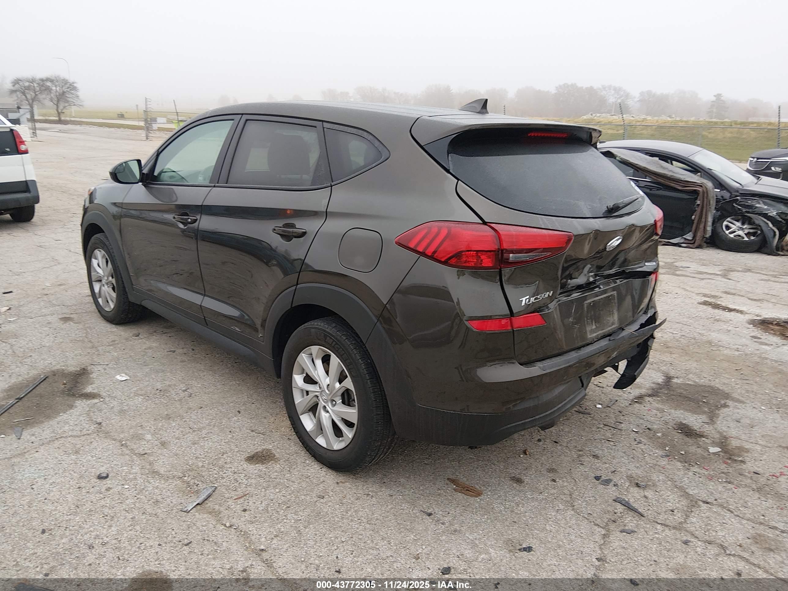 HYUNDAI TUCSON image 3