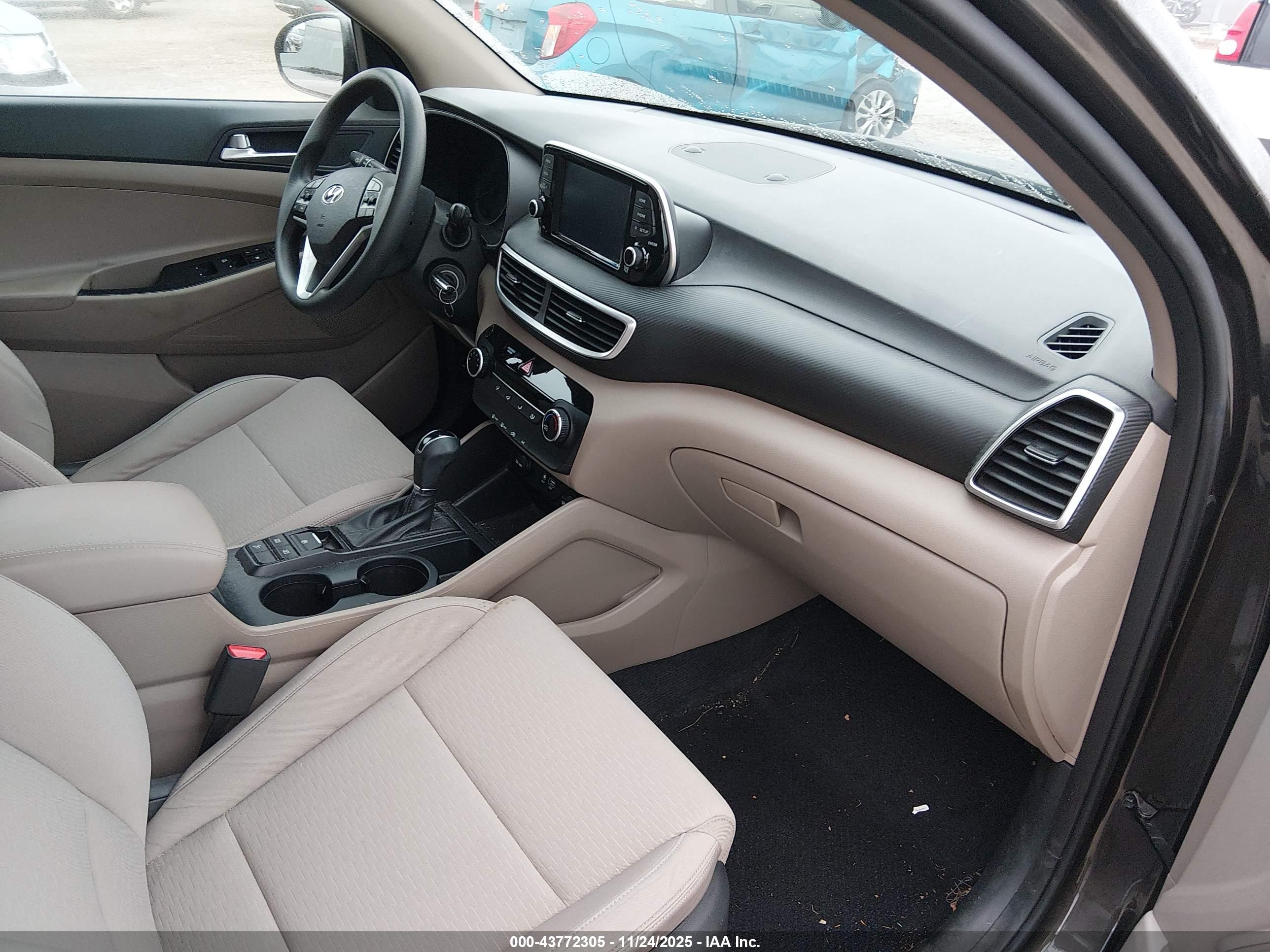 HYUNDAI TUCSON image 5