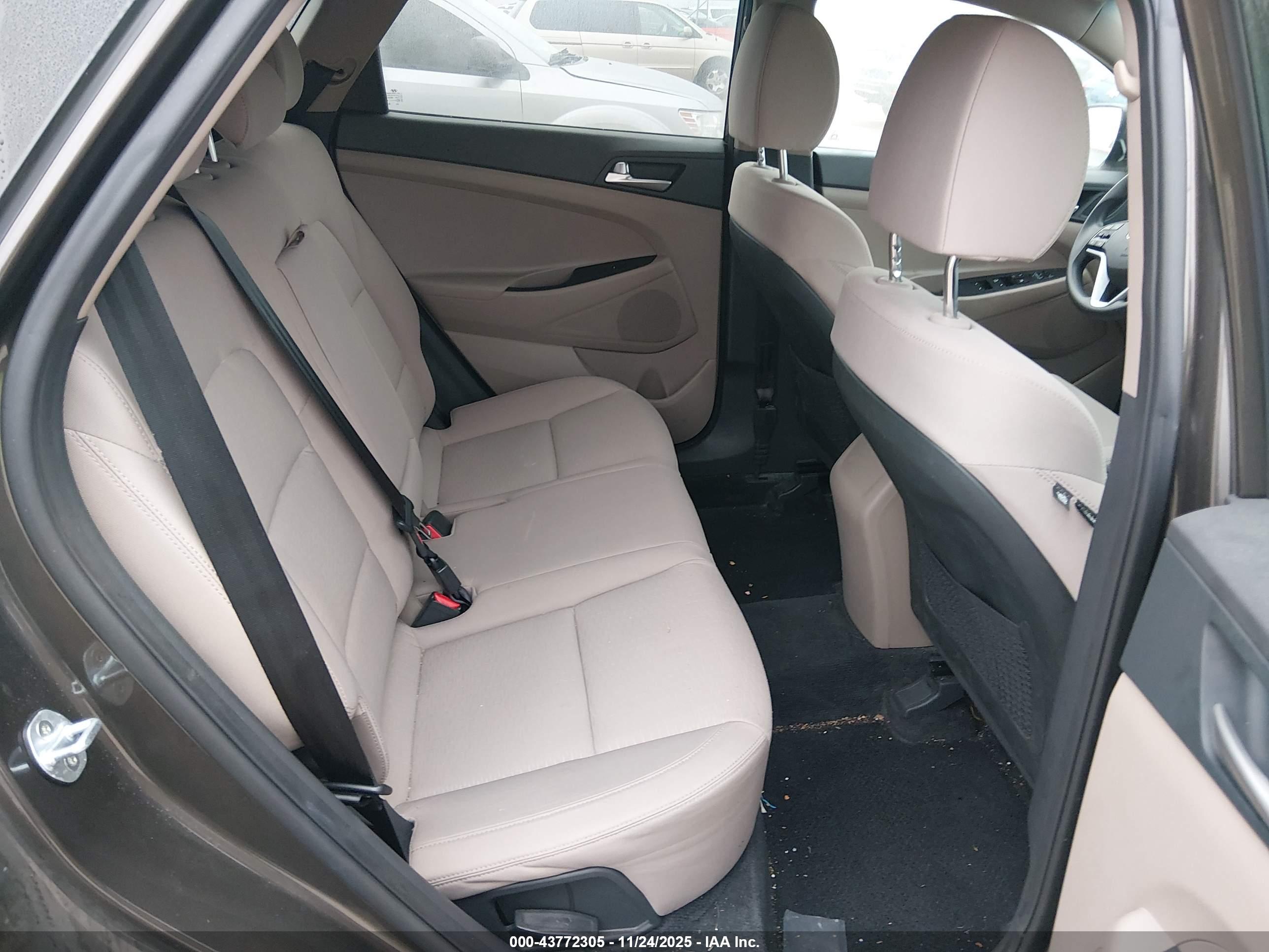 HYUNDAI TUCSON image 8