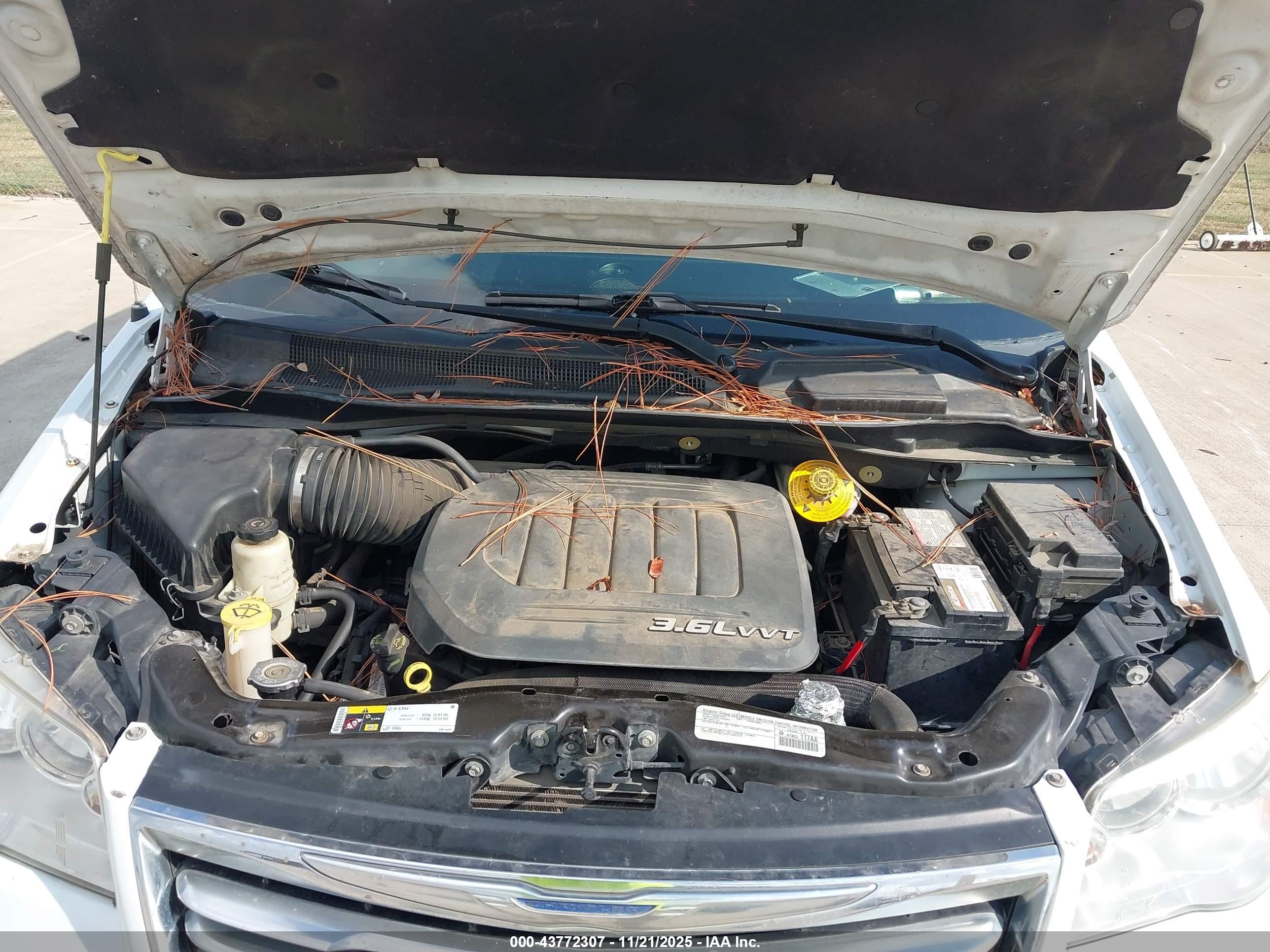 CHRYSLER TOWN image 10