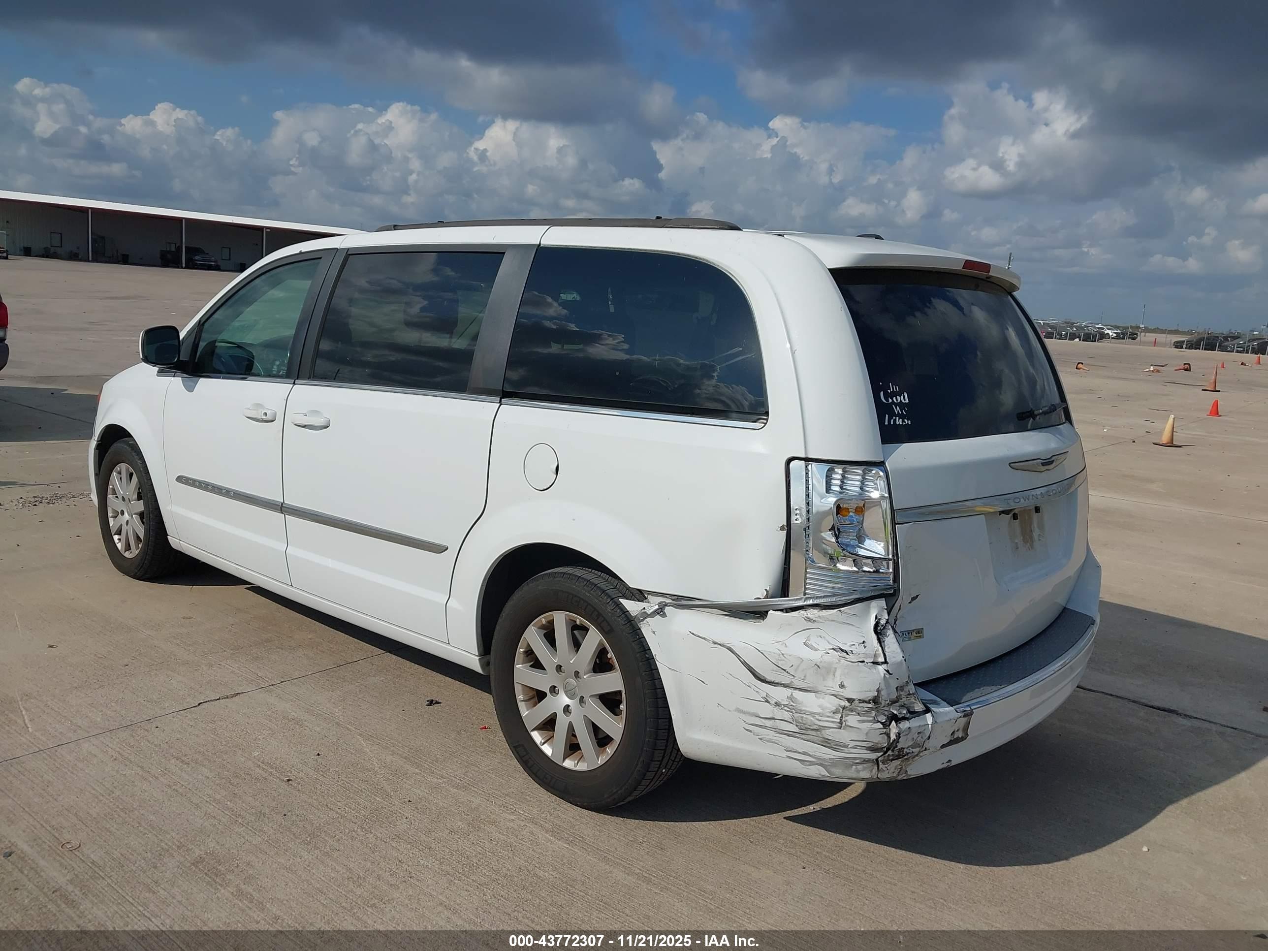 CHRYSLER TOWN image 3