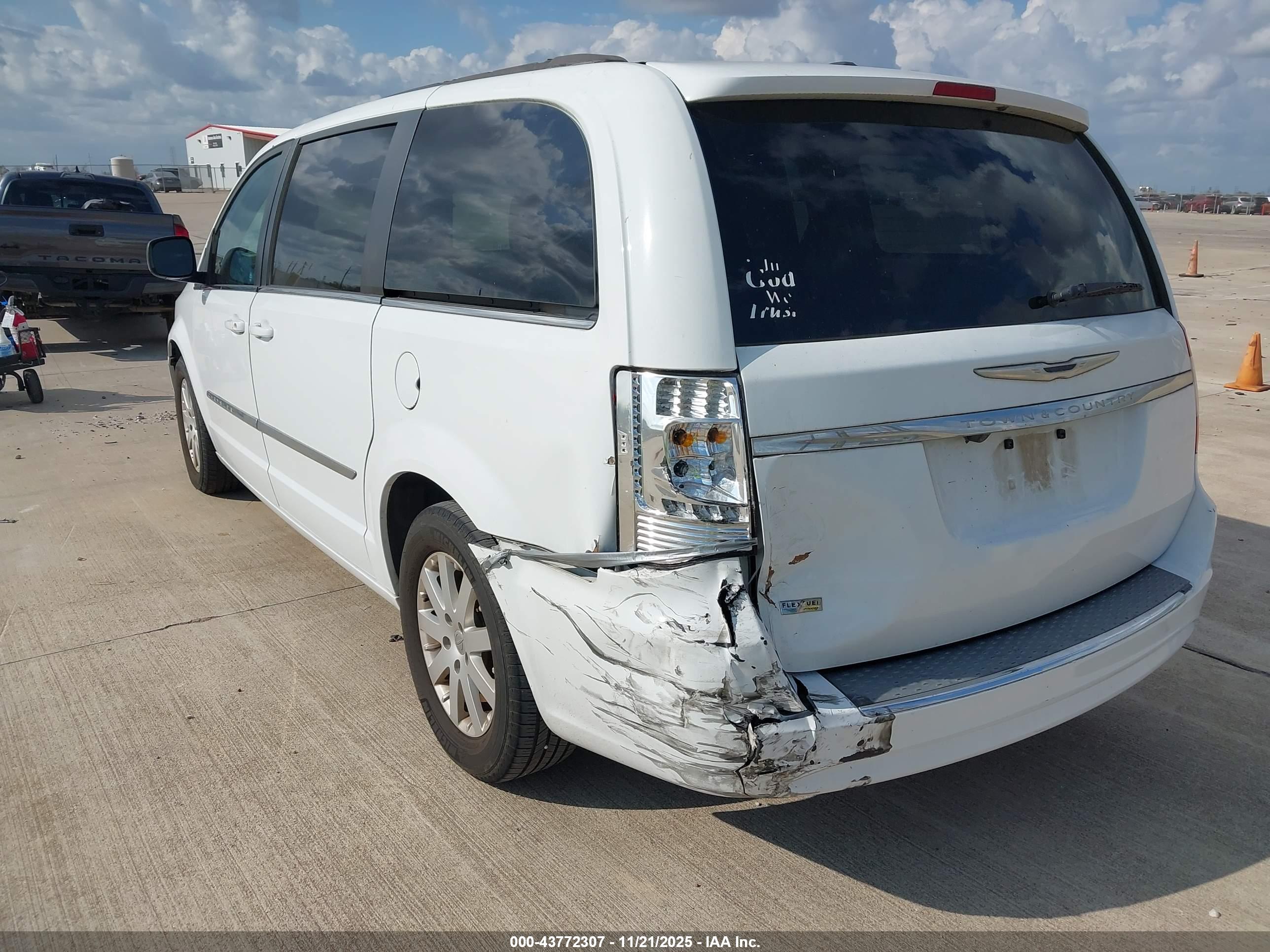 CHRYSLER TOWN image 6