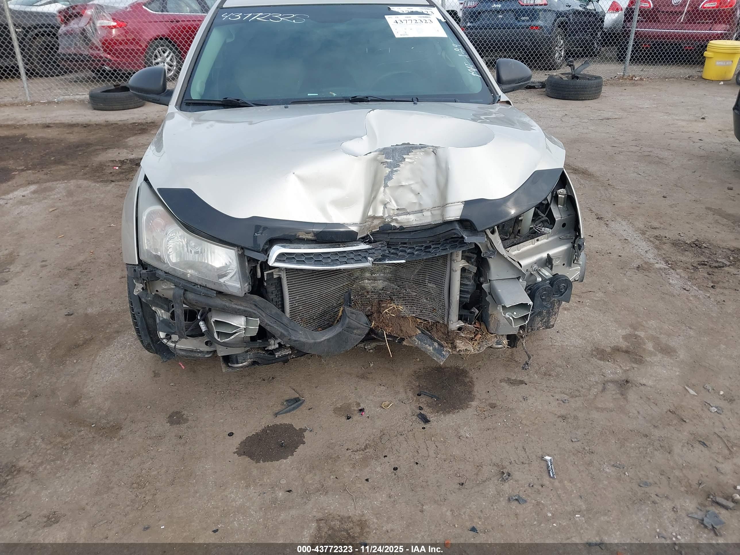 CHEVROLET CRUZE image 6