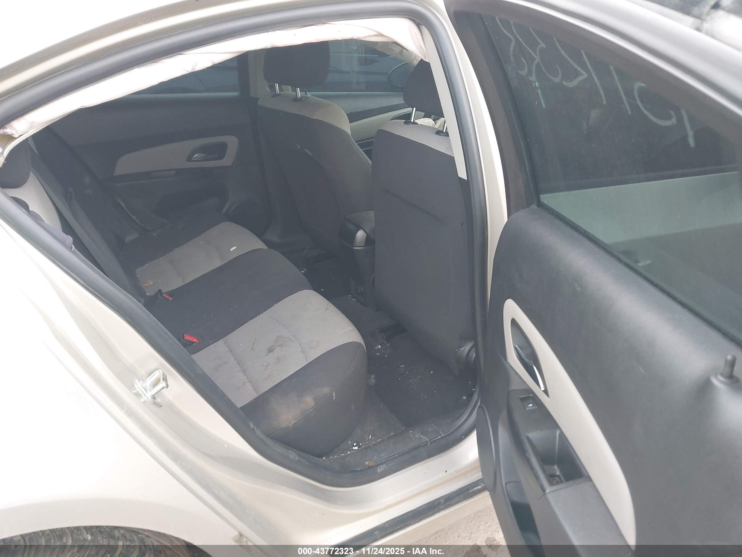 CHEVROLET CRUZE image 8