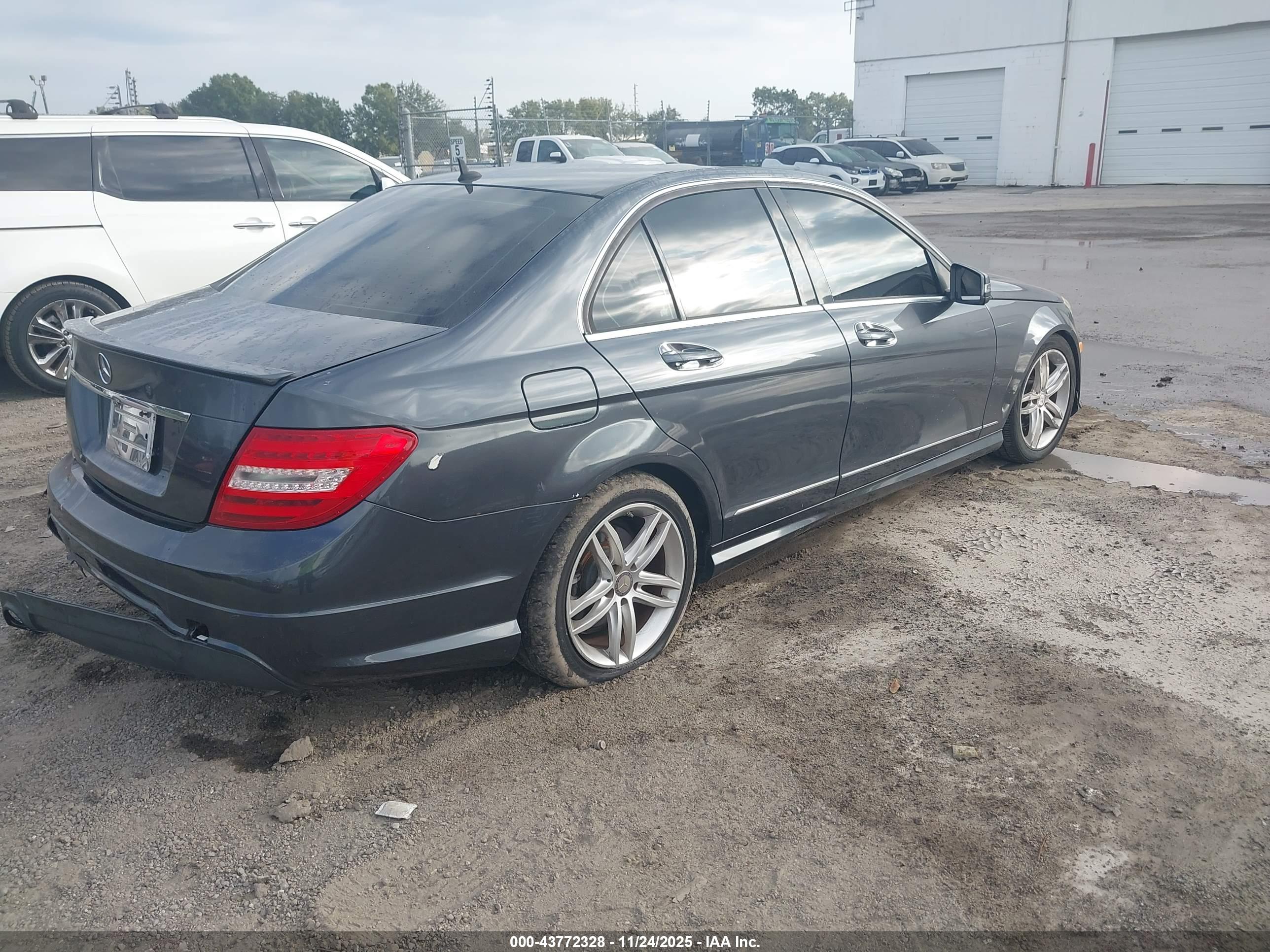 MERCEDES-BENZ C image 4