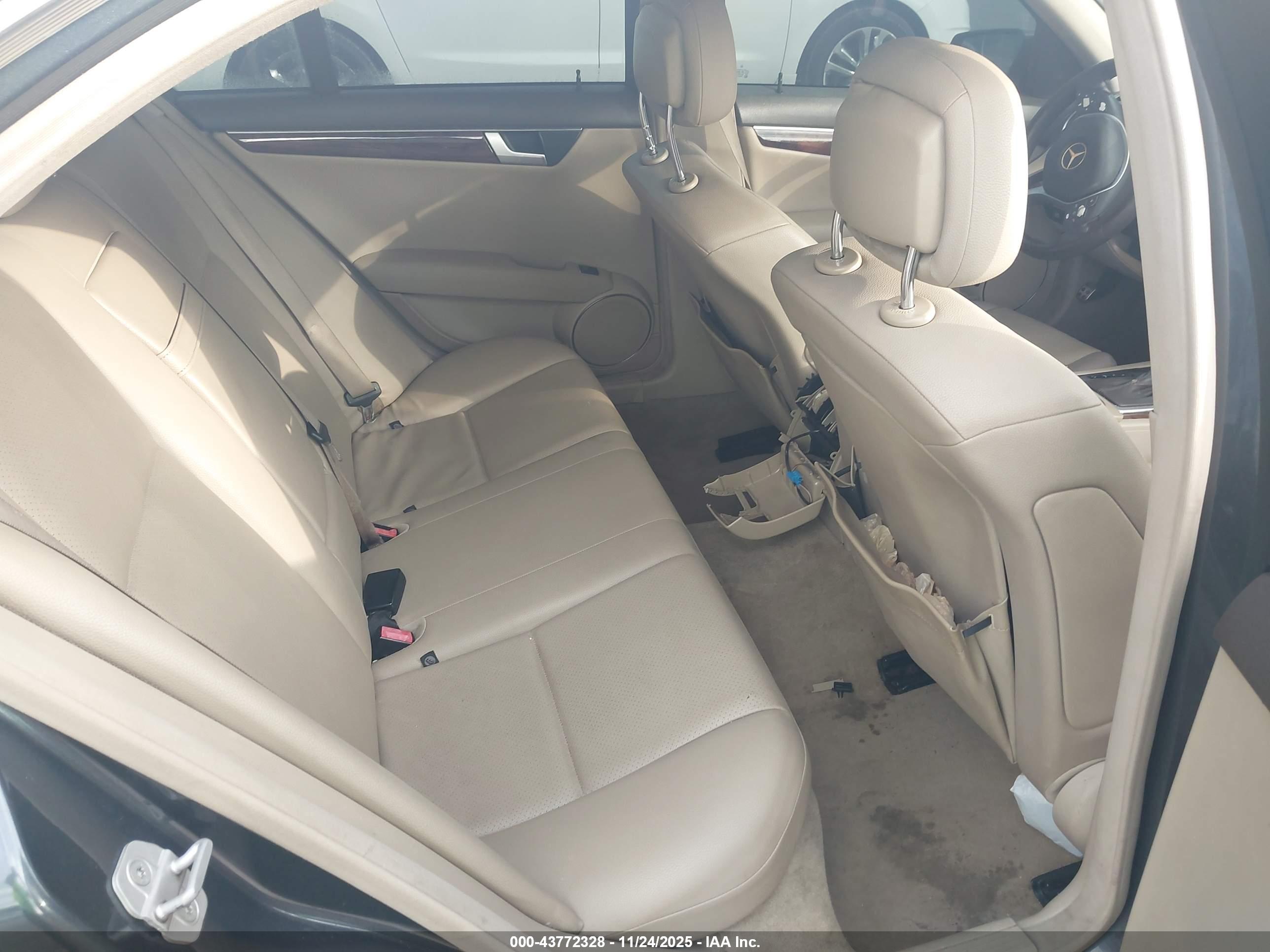 MERCEDES-BENZ C image 8
