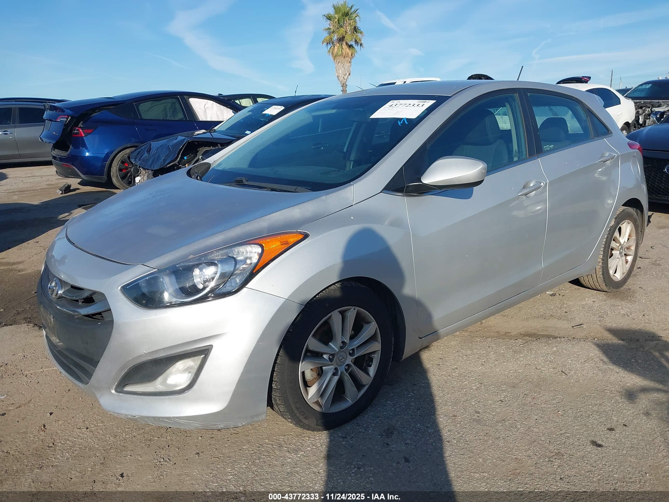 HYUNDAI ELANTRA image 2