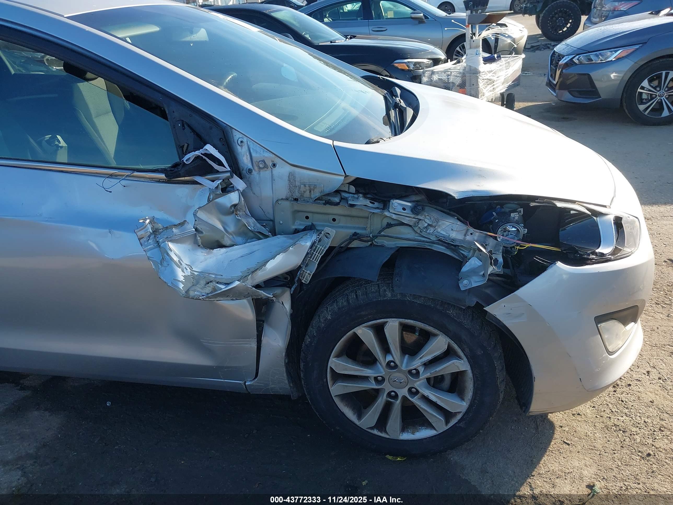 HYUNDAI ELANTRA image 6