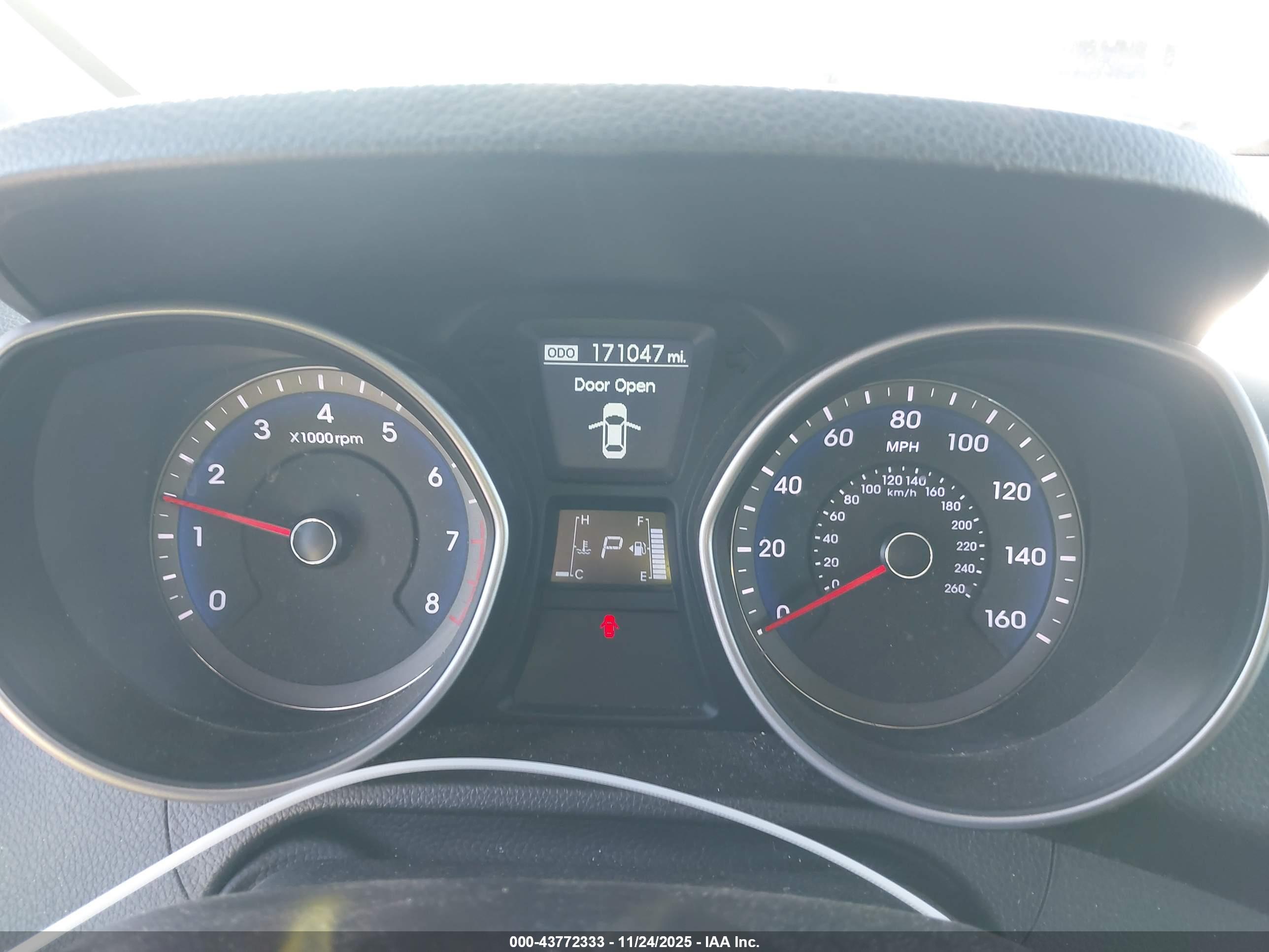 HYUNDAI ELANTRA image 7